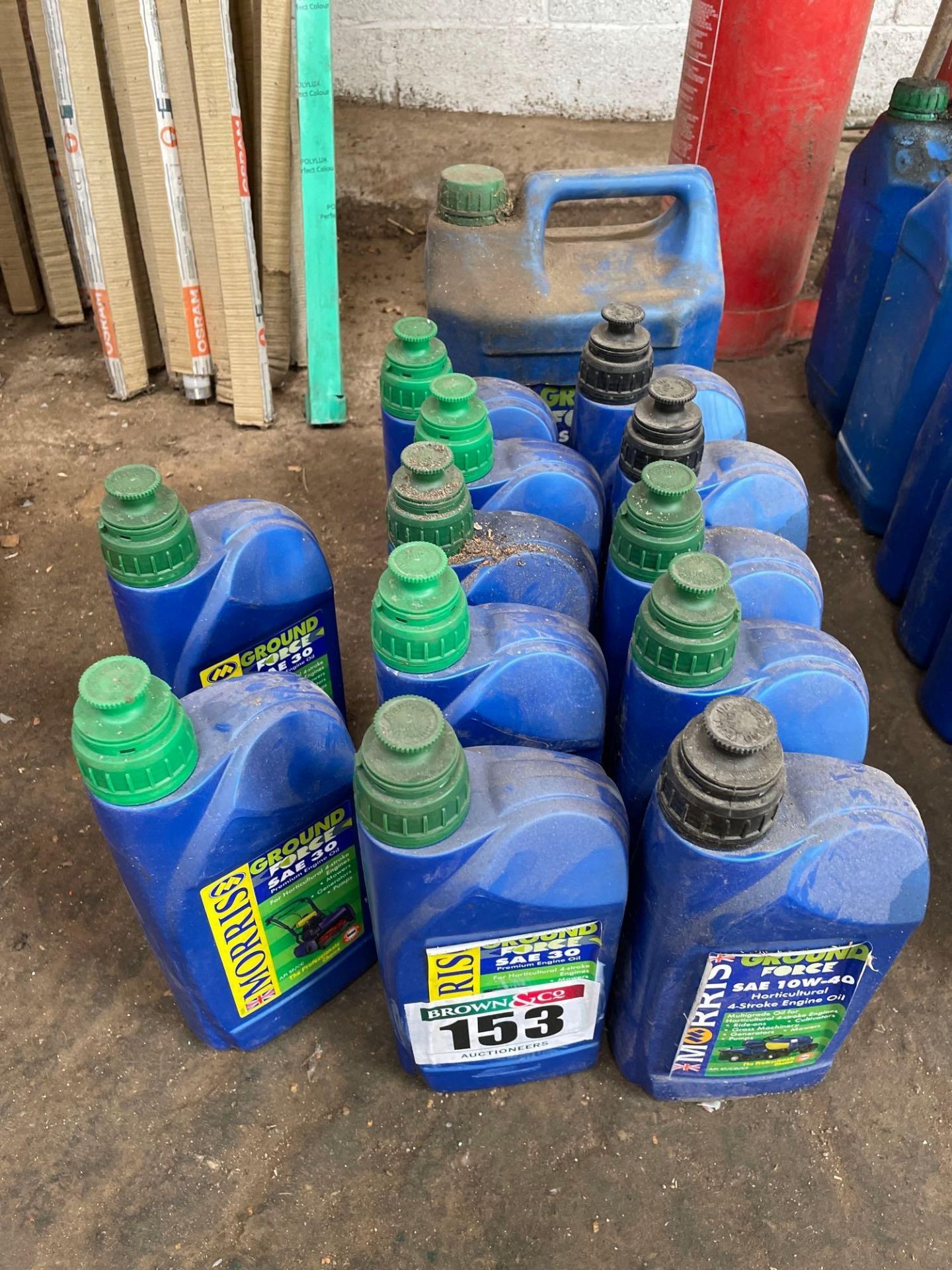 Quantity SAE 30 four-stroke oil