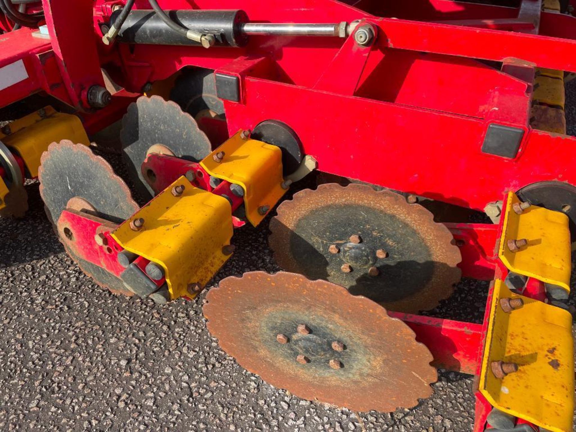 2007 Vaderstad Rapid A 800S disc drill with 2 sets of discs, tyre packer, wheel eradicators, rear fi - Image 13 of 14