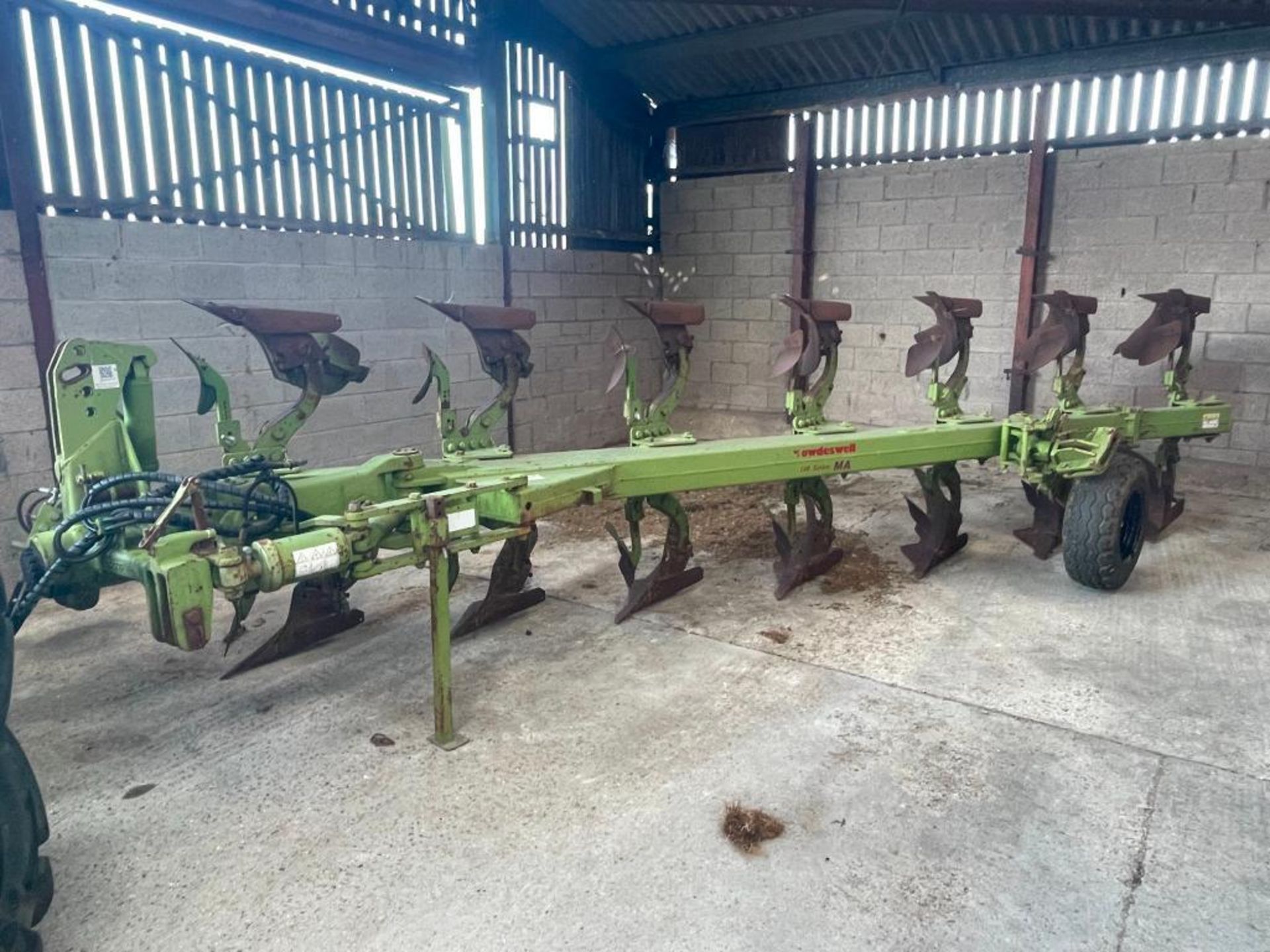 Dowdeswell 140 Series MA 7f (6+1) reversible plough with skimmers, hydraulic vari-width. Serial No: - Image 9 of 10
