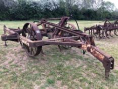 Bracey cultivator, 11ft, fixed leg, hydraulic lowering