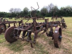 Ransomes Hexatrac 6f conventional plough