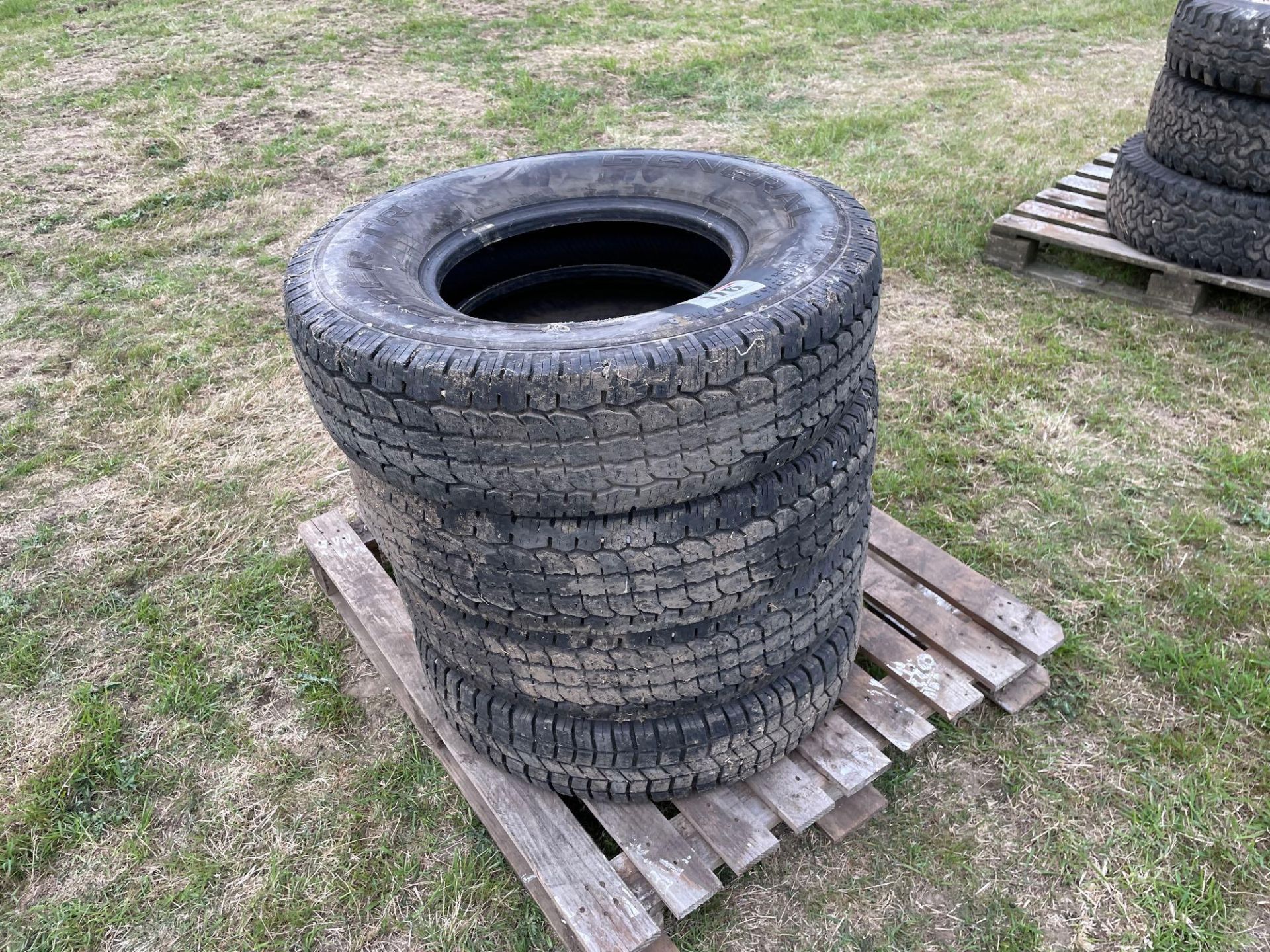 4No General Grabber 235/85R16 tyres to fit Land Rover Defender standard steel wheels