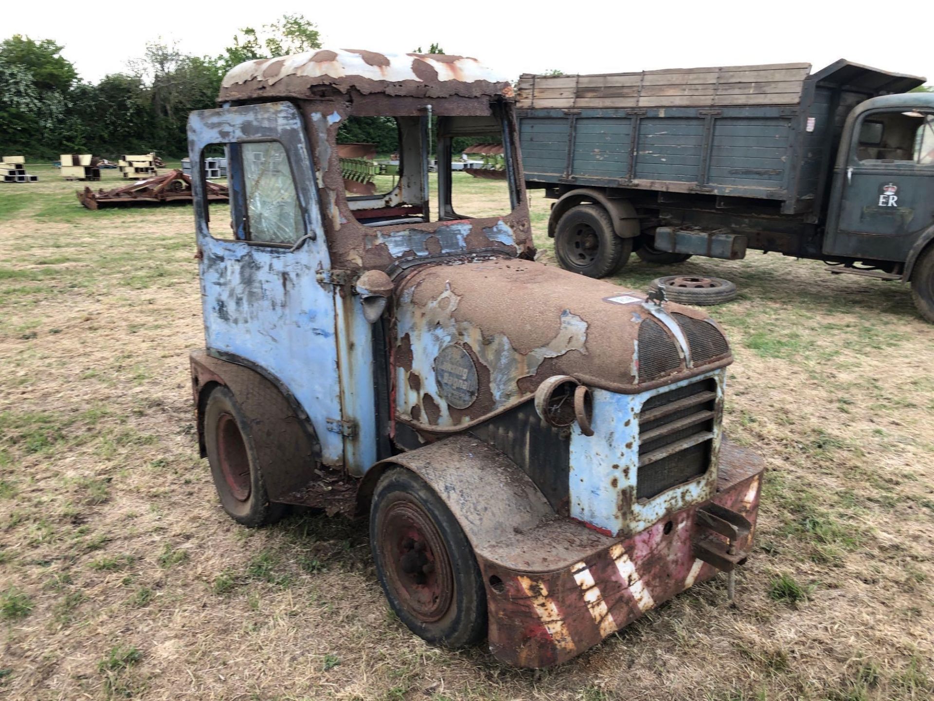 Lansing Bagnall airport tug, 4 cylinder engine. Serial No: 110392. Non-runner - Image 2 of 7