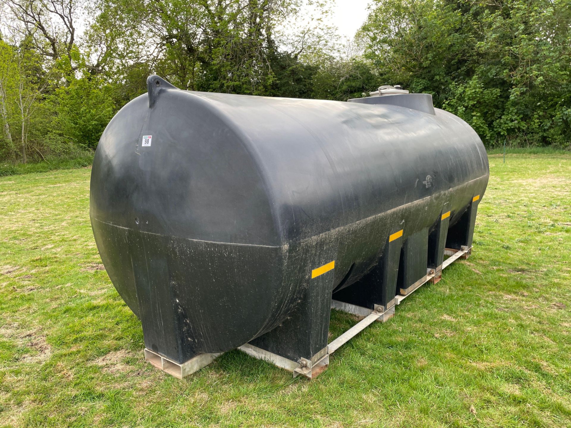 Enduramaxx 10000l black plastic water tank, tine mounted brackets - Image 3 of 3