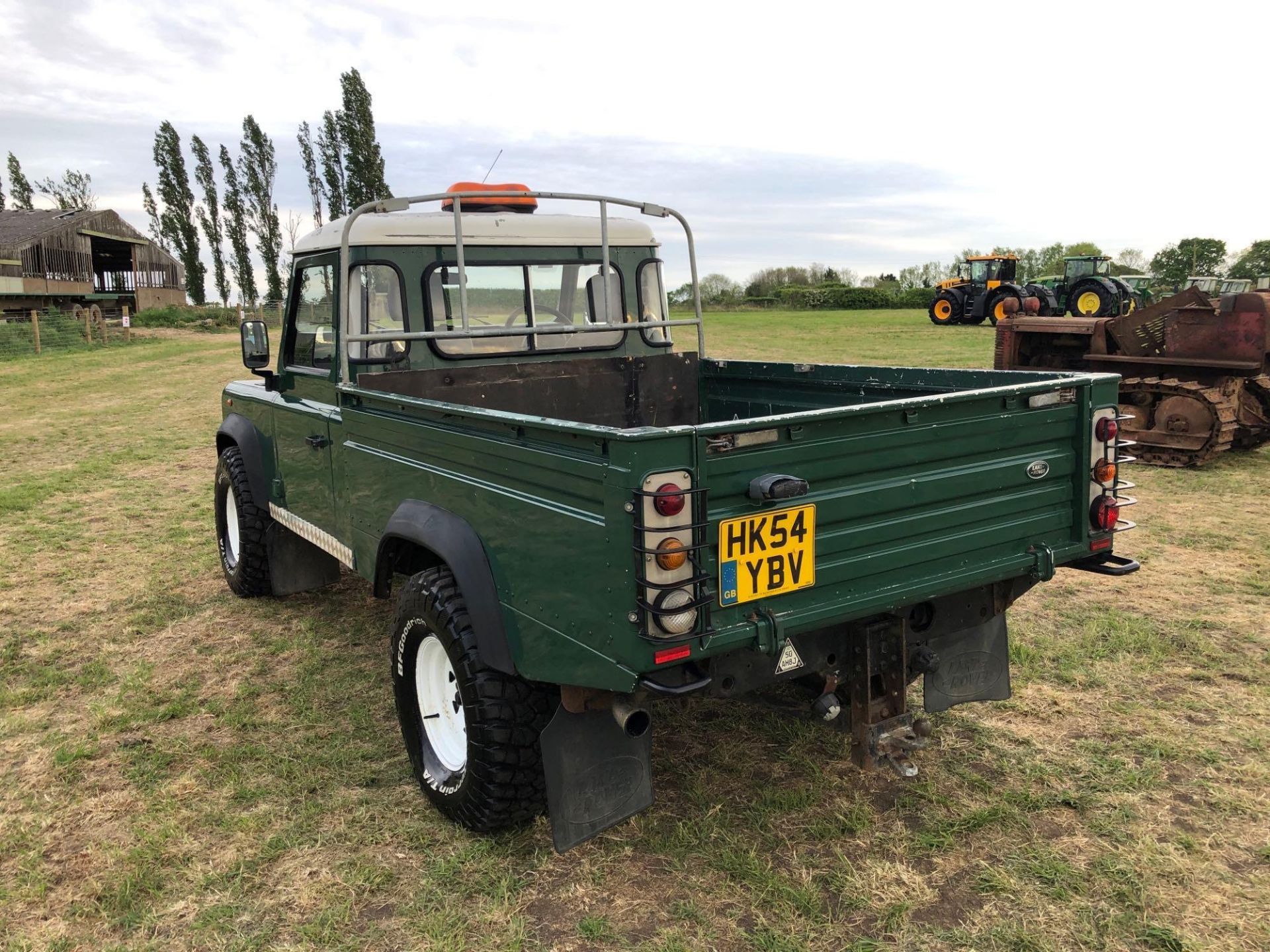 2004 Land Rover Defender 110 High-Capacity Pickup TD5, 4wd, manual, green, 2 door, with leather upho - Image 5 of 13