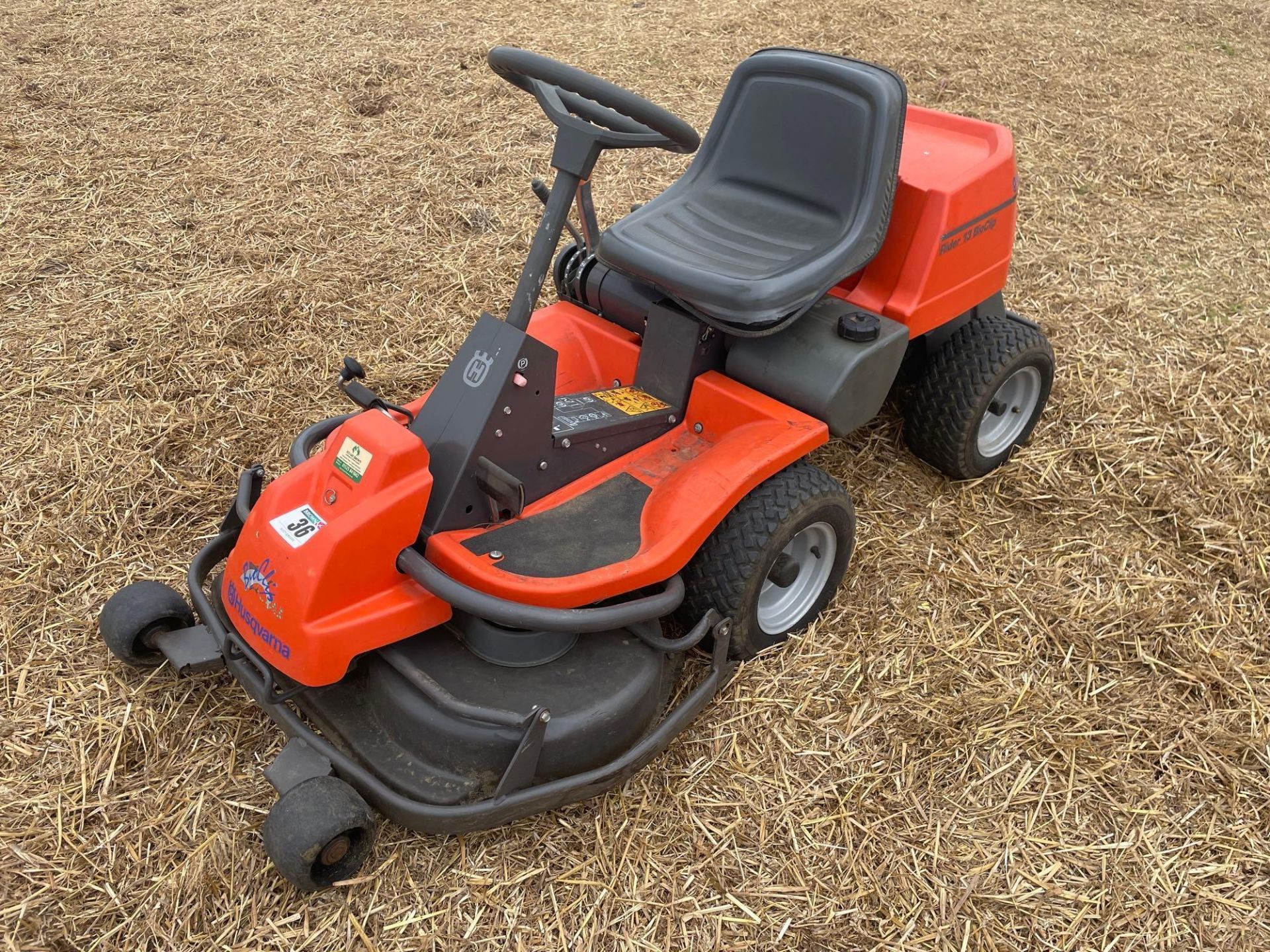 Husqvarna Rider 13 BioClip ride on lawn mower with 35" cutting deck, petrol, hydrostatic with Briggs - Image 2 of 11