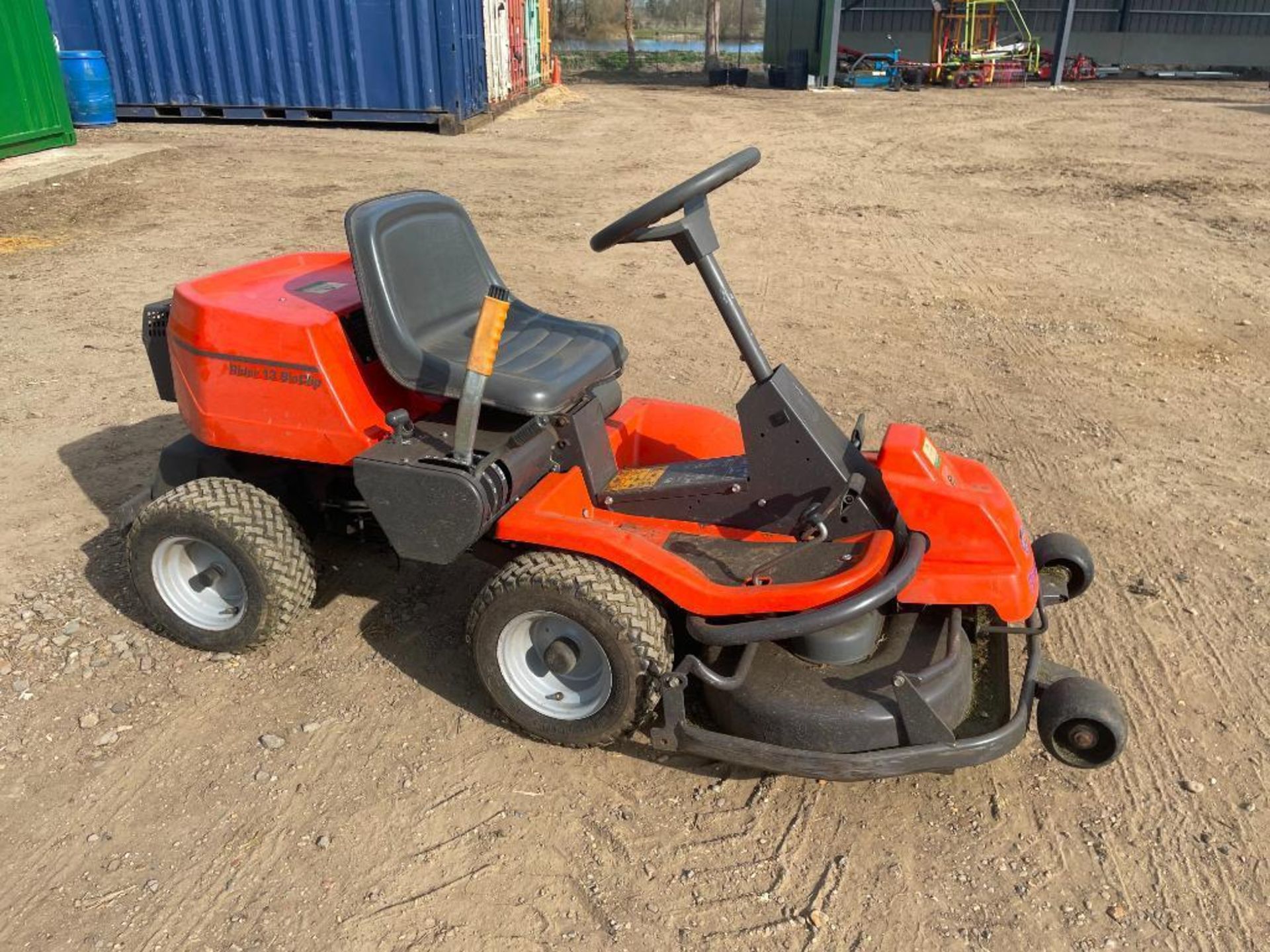 Husqvarna Rider 13 BioClip ride on lawn mower with 35" cutting deck, petrol, hydrostatic with Briggs - Image 8 of 11