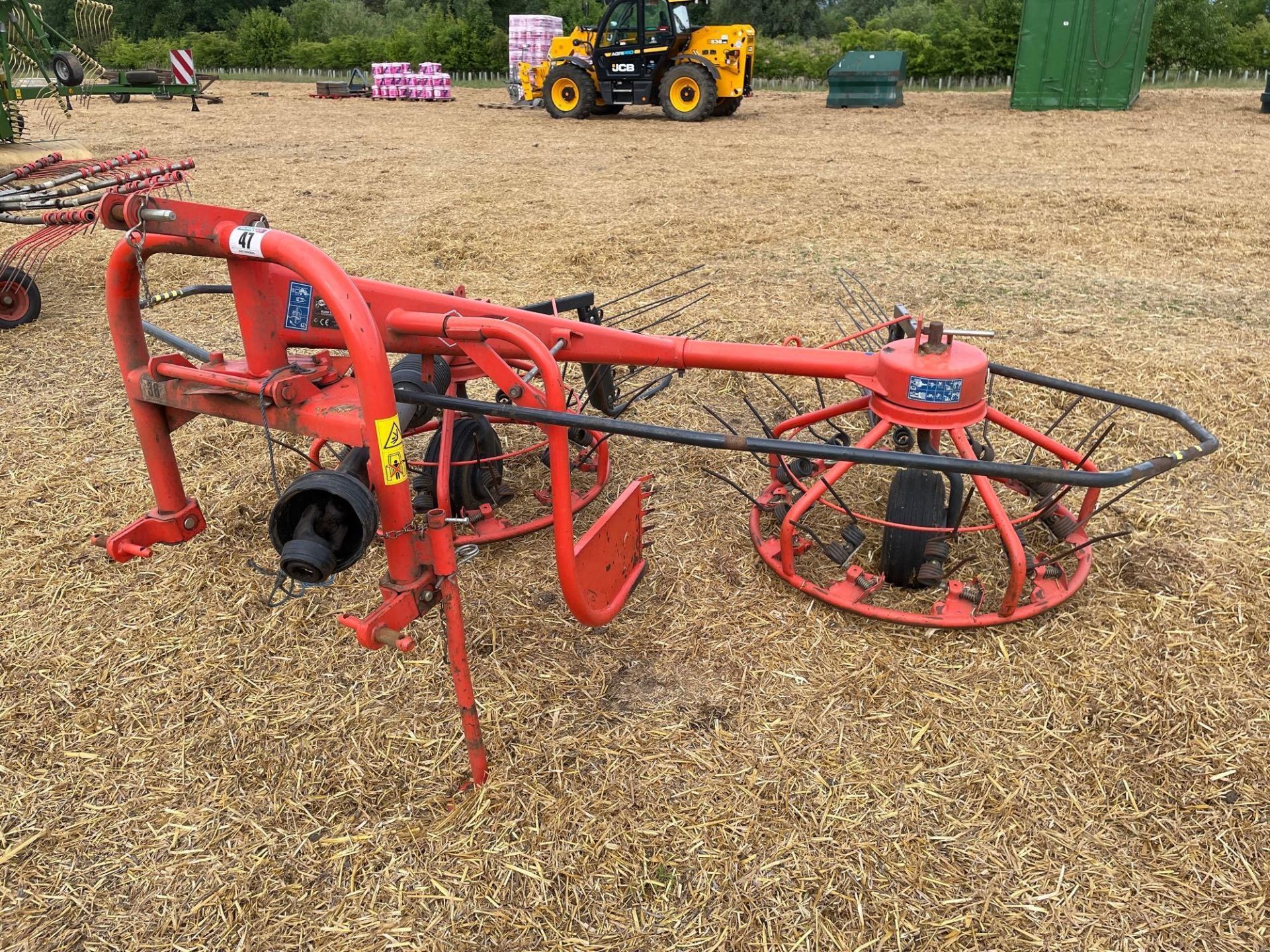 2014 Kuhn Haybob 300, twin rotor tedder/rake. Serial No: VGTH226199 N.B: Spare tines and manual in o