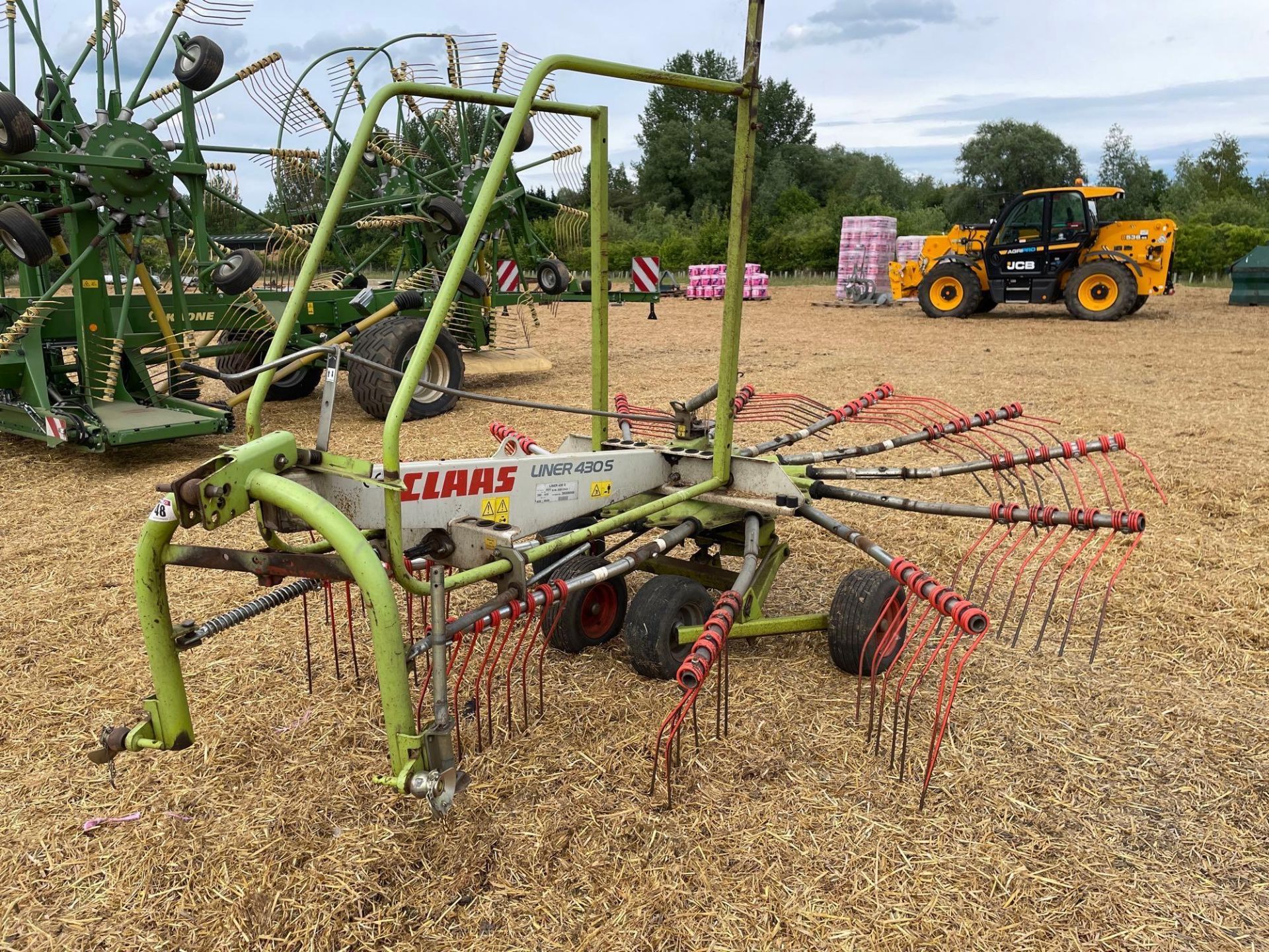 Claas Liner 430S single rotor rake. Serial No: 958124.0. Spares or Repairs N.B: Spare wheels in offi