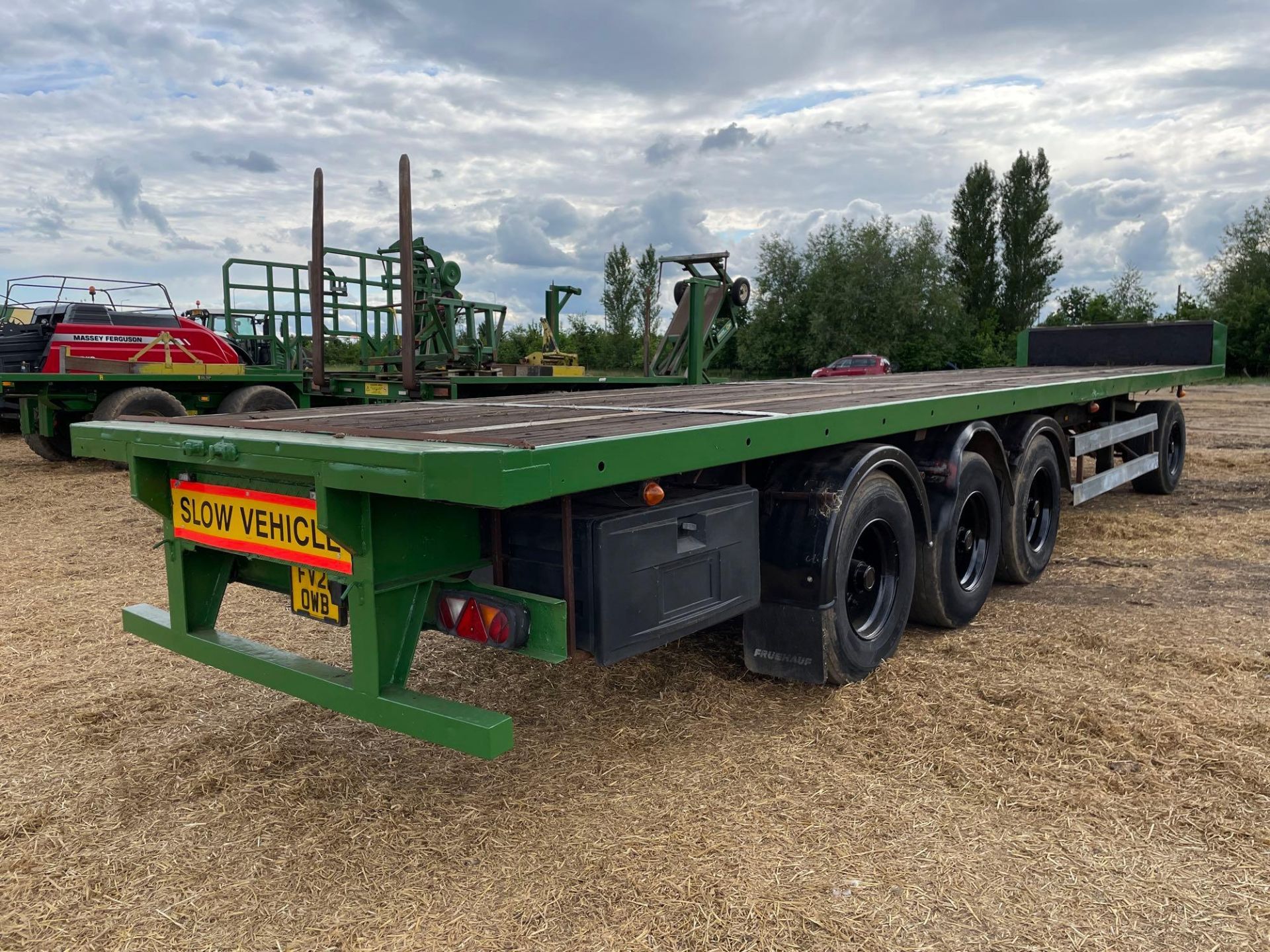 40ft bale trailer, wooden floor, air brakes, tri-axle on 385/65R22.5 wheels and tyres c/w Merrick Lo - Image 3 of 4