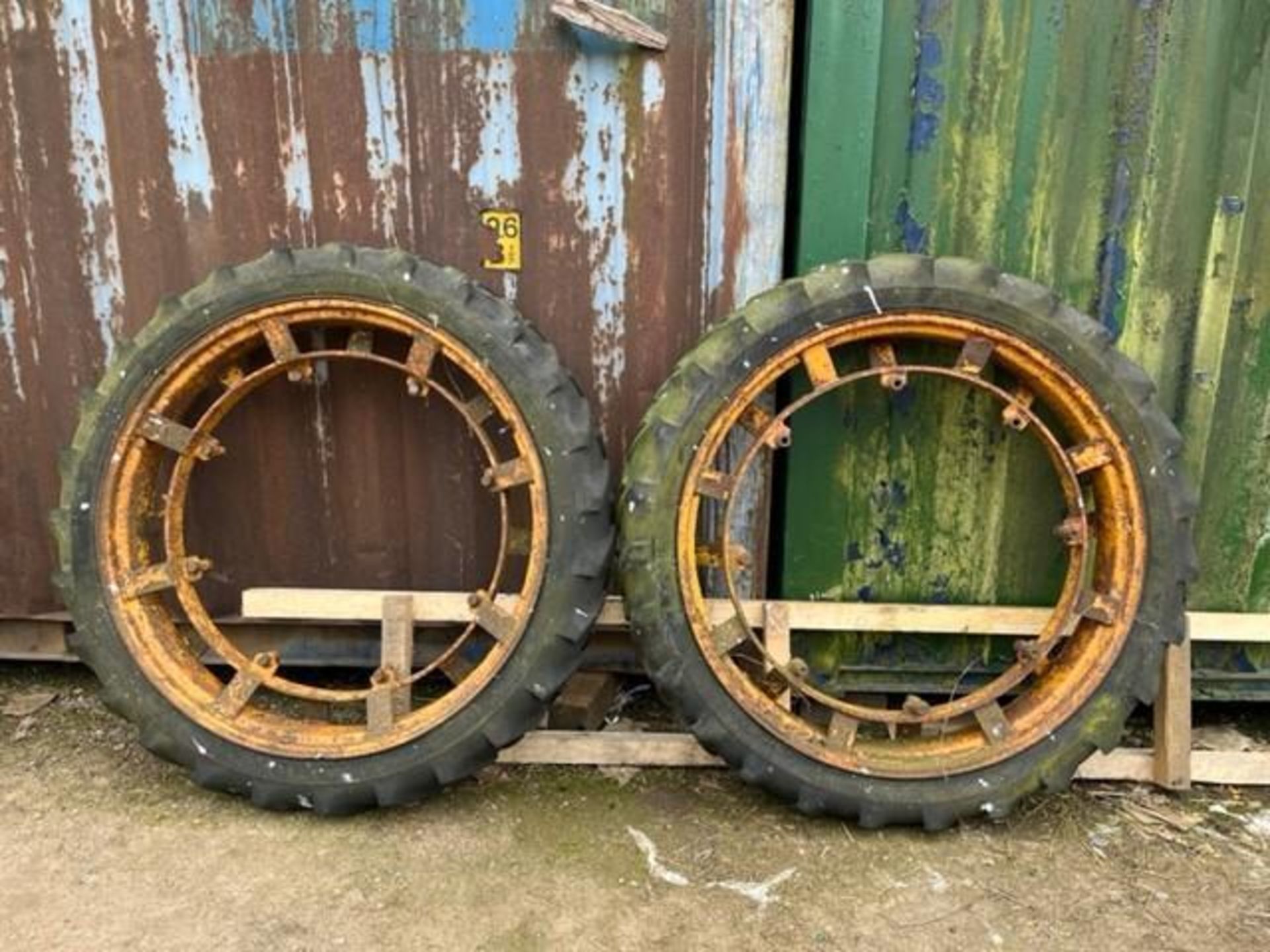 Pair Michelin 8.3-44 row crop wheels and tyres - Image 2 of 3