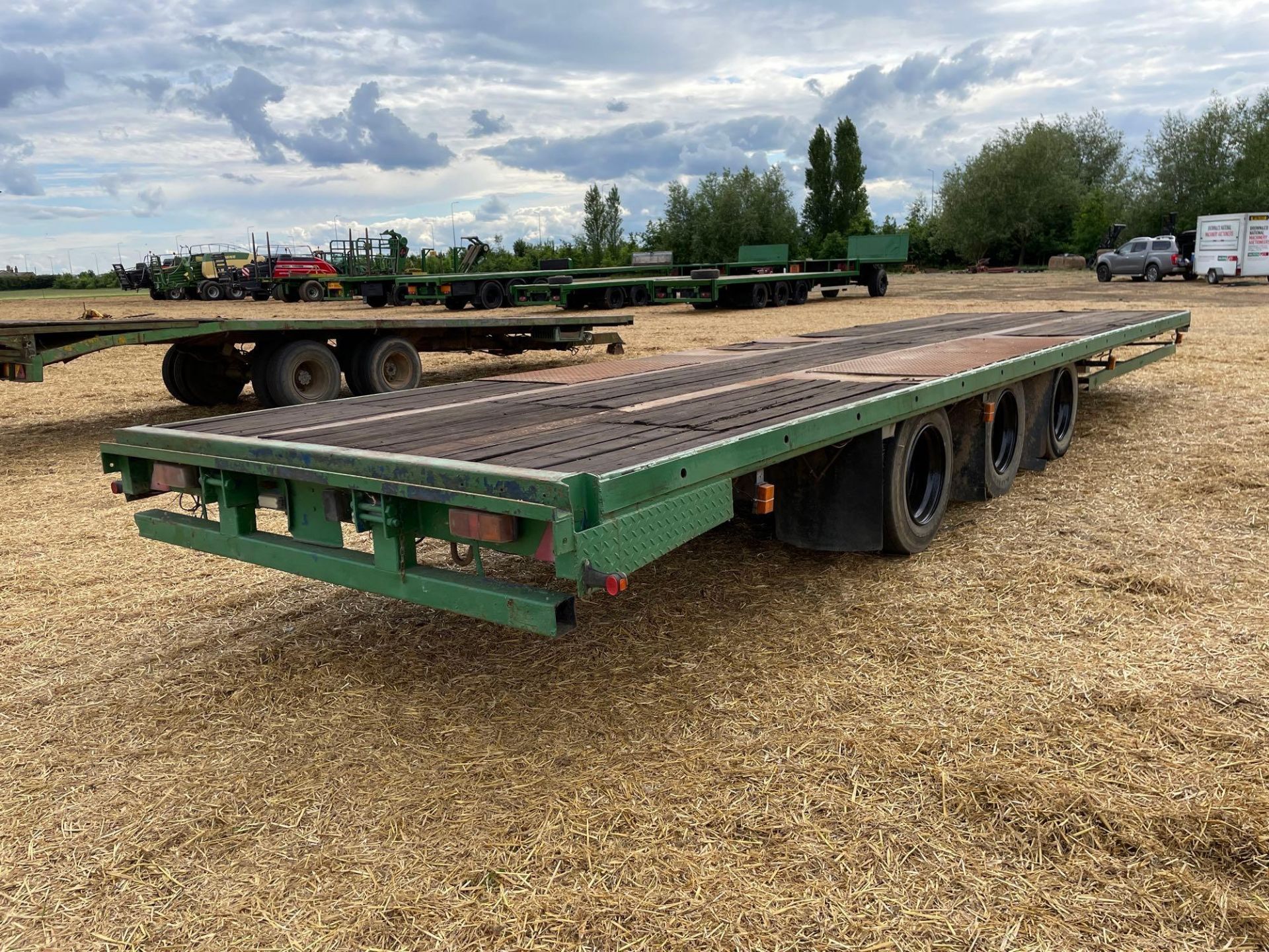 32ft bale trailer, wooden floor, air brakes, tri-axle on 245/70R19.5 wheels and tyres - Image 3 of 5