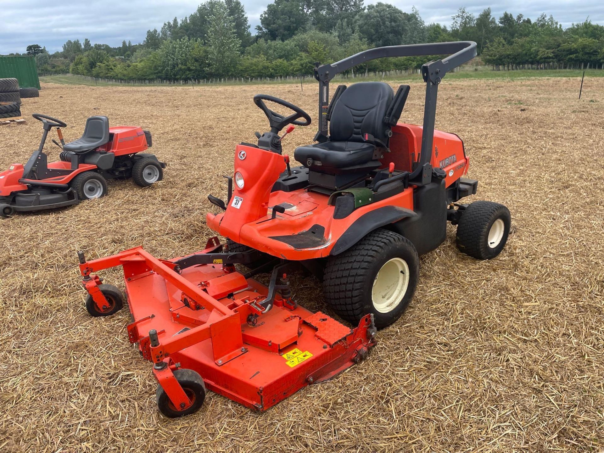 2006 Kubota F3680 ride on mower with 60" cutting deck, diesel, hydrostatic with Kubota 4 cylinder en - Image 4 of 15