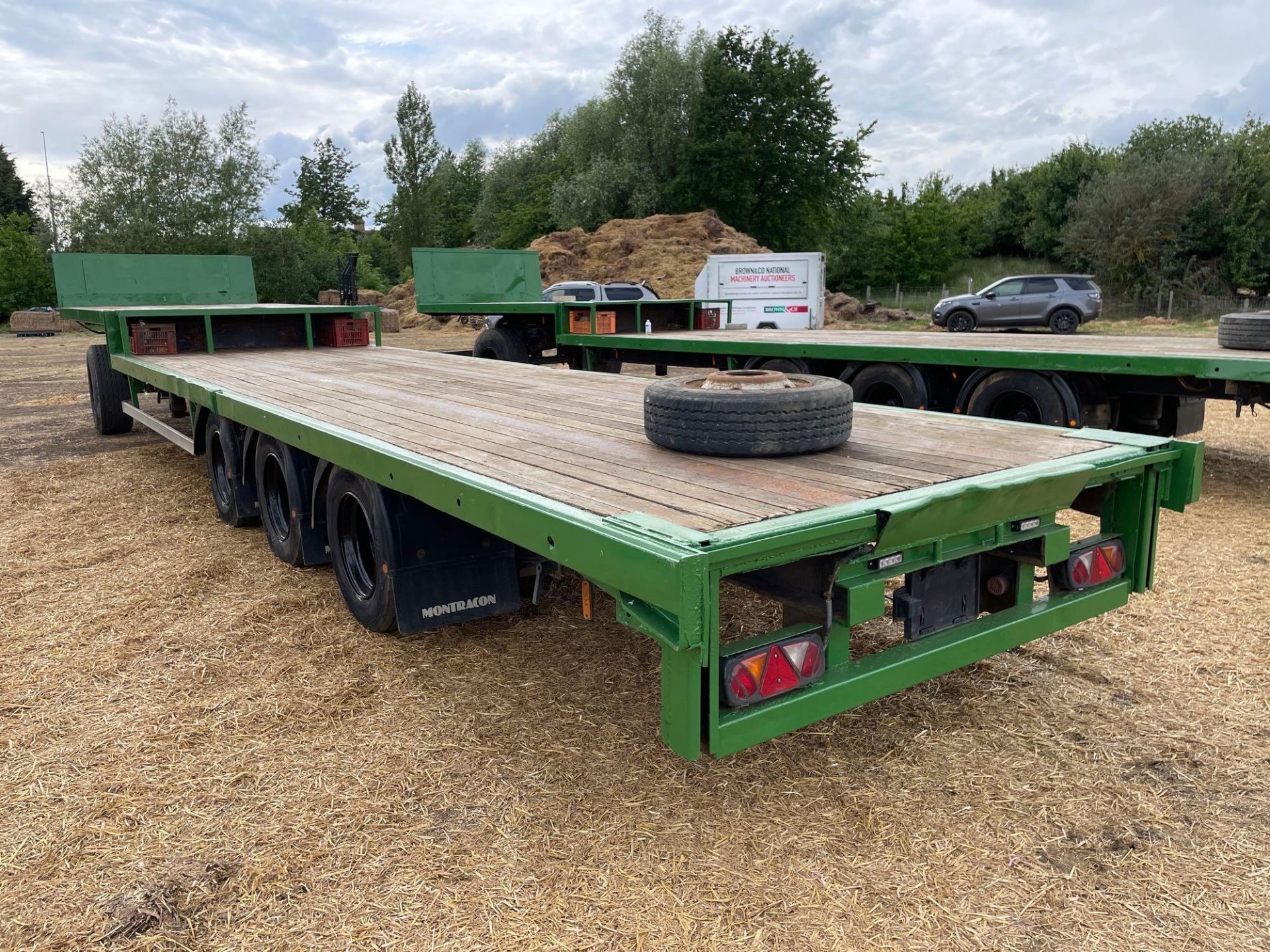 38ft swan neck bale trailer, wooden floor, air brakes, tri-axle on 265/70R19.5 wheels and tyres c/w - Image 5 of 5