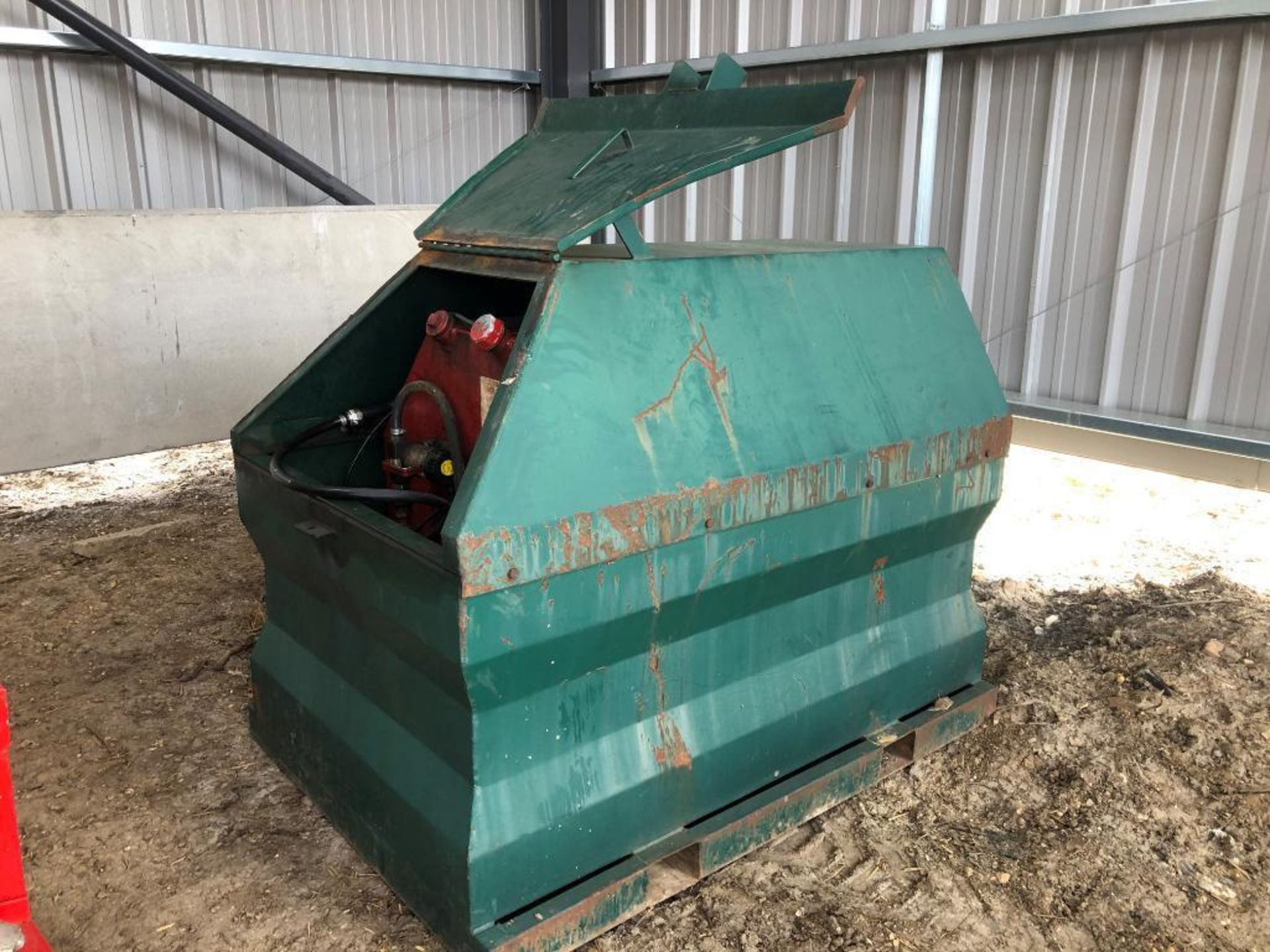 990l Merrick Loggin diesel bunded tank with 12v pump and pallet tine attachments - Image 3 of 4