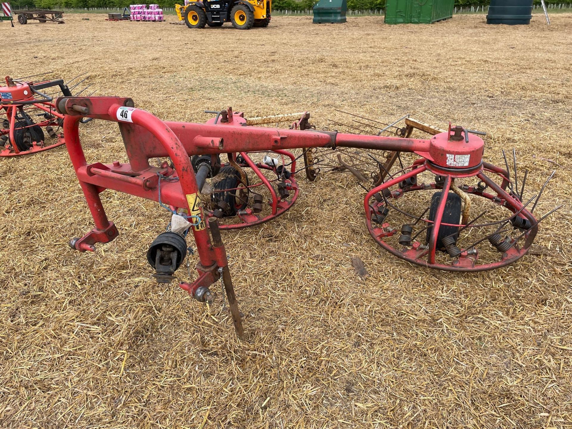 Haybob twin rotor with rear following tines, linkage mounted, PTO driven