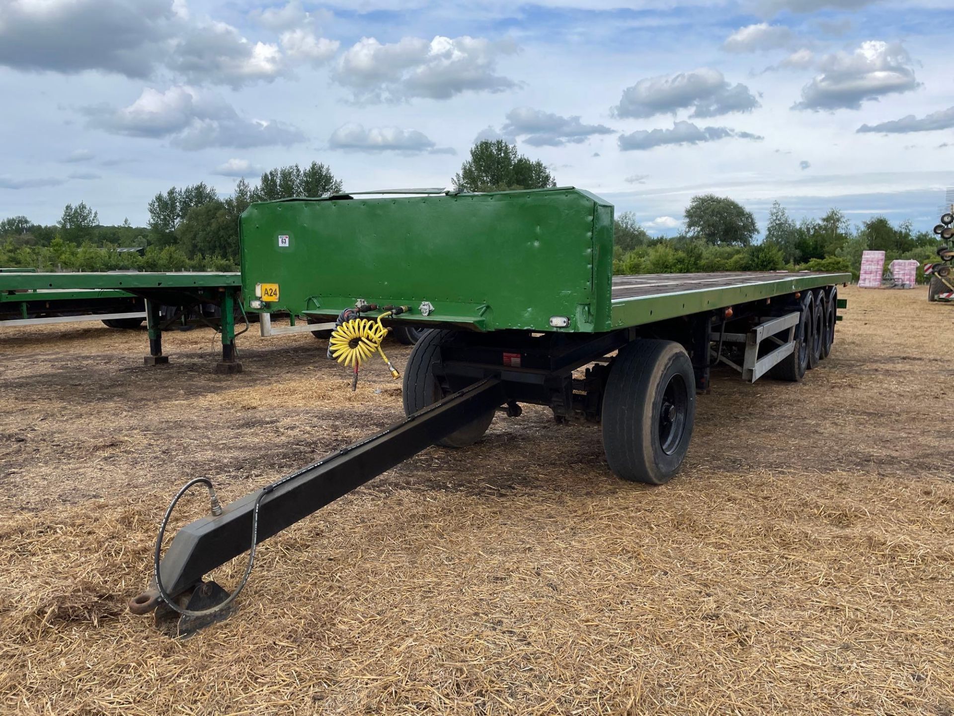 40ft bale trailer, wooden floor, air brakes, tri-axle on 385/65R22.5 wheels and tyres c/w Merrick Lo - Image 2 of 4