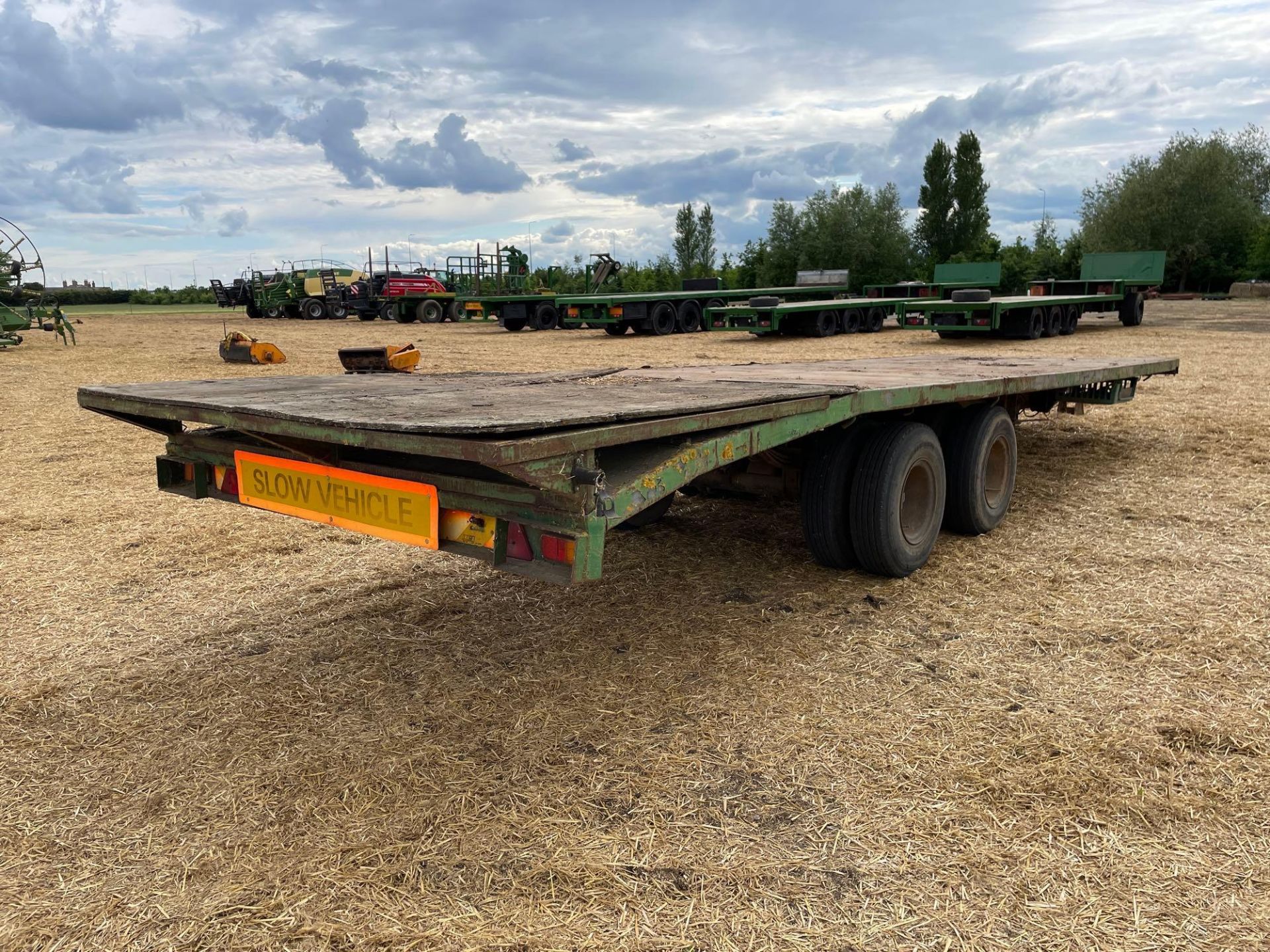 30ft bale trailer, metal floor, beaver tail twin axle on 8.25R15 wheels and tyres - Image 3 of 5