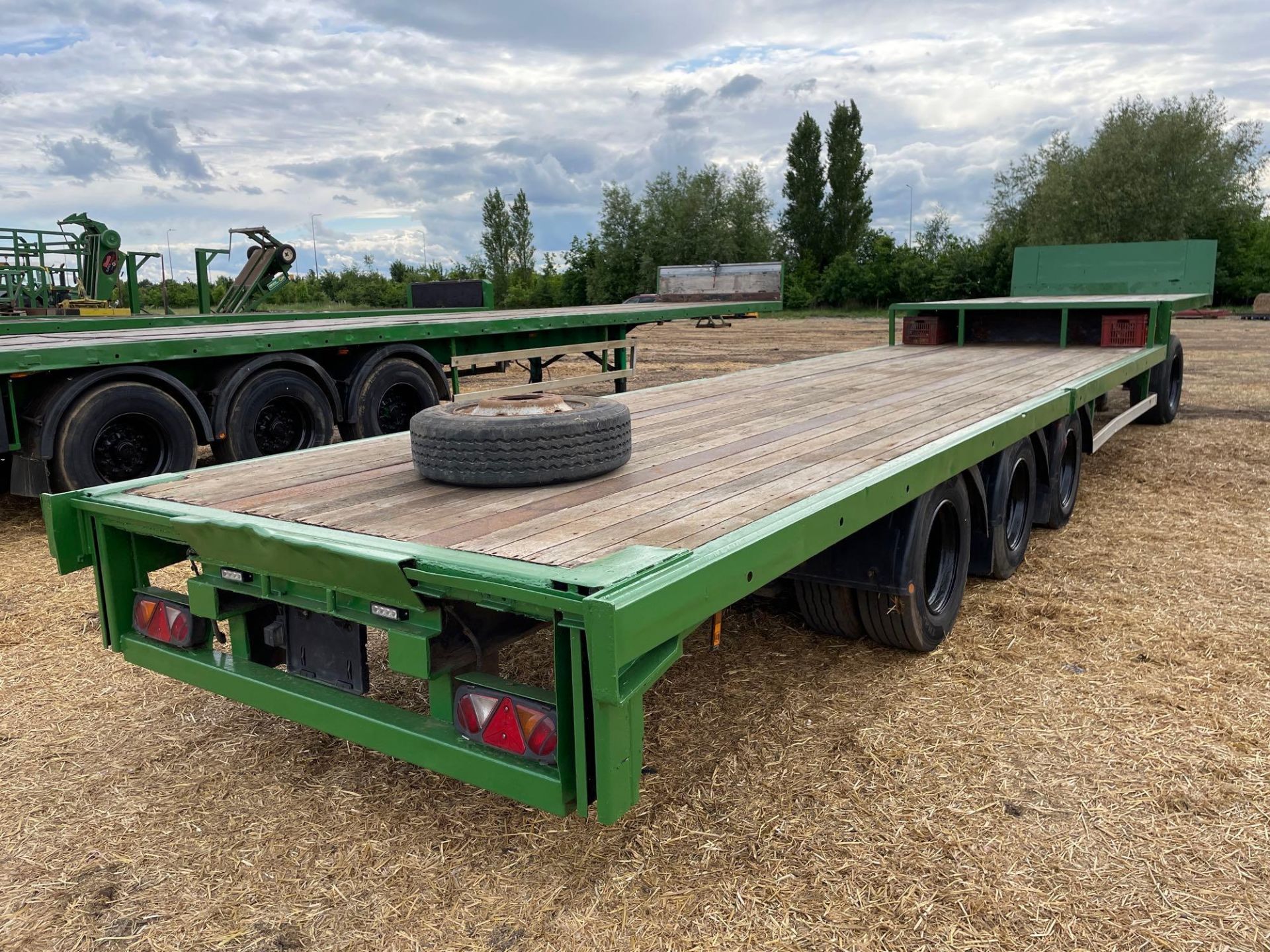 38ft swan neck bale trailer, wooden floor, air brakes, tri-axle on 265/70R19.5 wheels and tyres c/w - Image 4 of 5