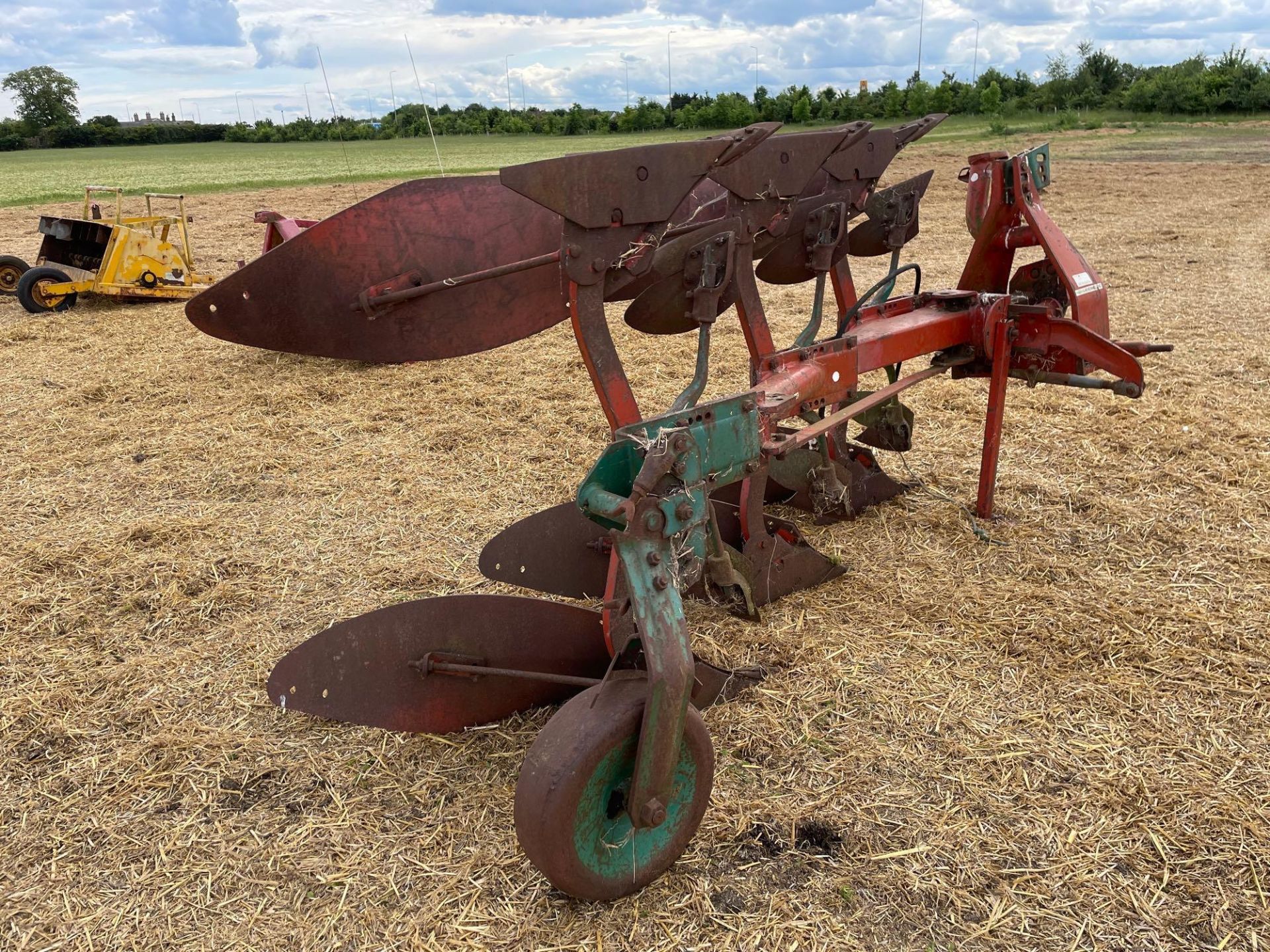 Kverneland 3f reversible plough with skimmers, spares or repairs - Image 3 of 4