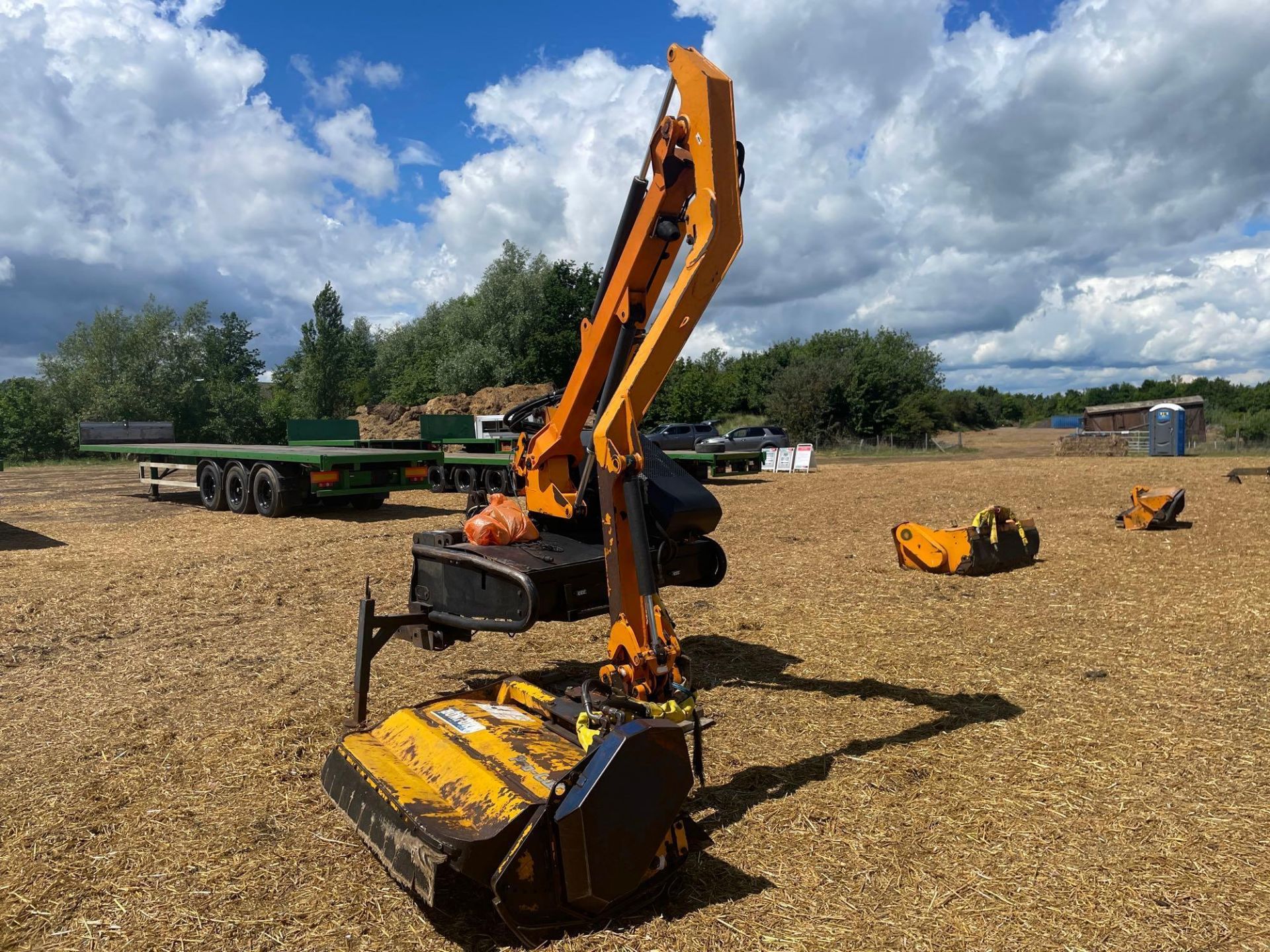 2003 Noremat Tonica hedge cutter with Bomford Pro-Cut 1.3m flail head. Serial No: 9021602. N.B: Manu - Image 3 of 10