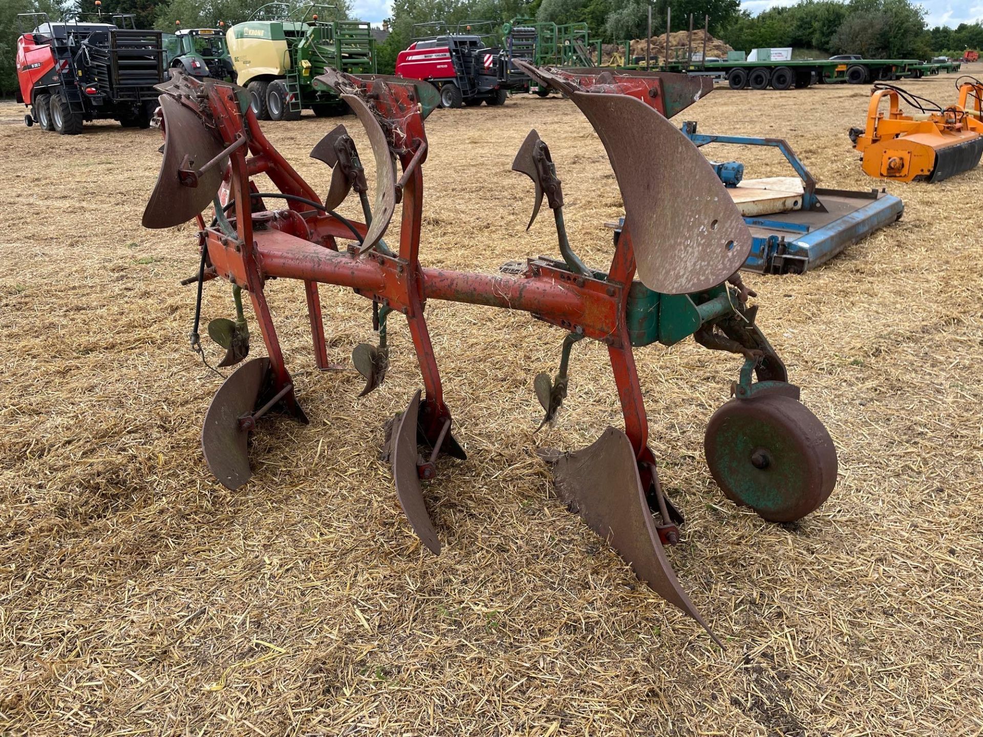 Kverneland 3f reversible plough with skimmers, spares or repairs - Image 4 of 4