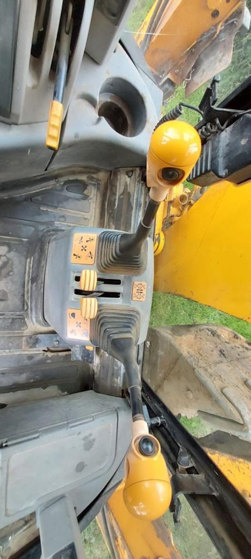 1999 JCB 3XC Backhoe Digger - Image 8 of 11