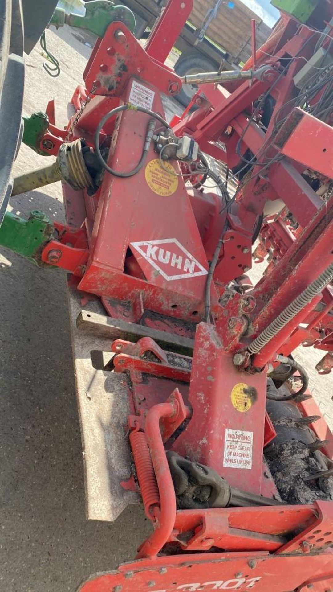 Accord Pneumatic DA 3m Comi Drill c/w Kuhn HR3001 Power Harrow - Image 4 of 6