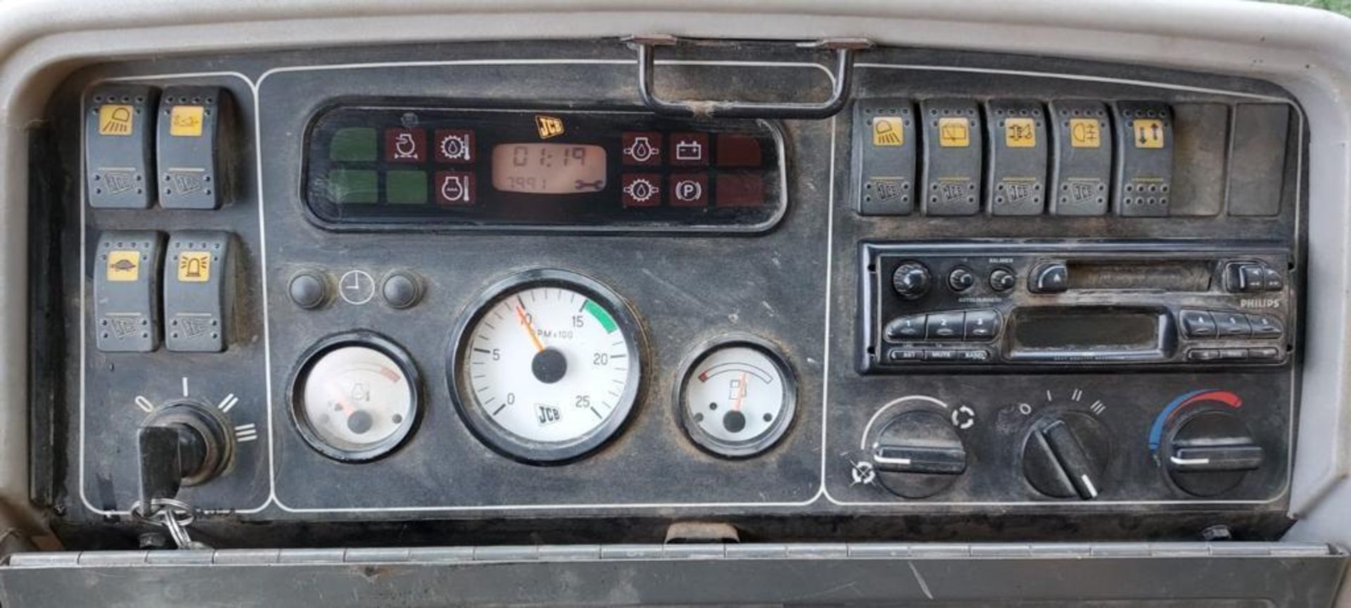 1999 JCB 3XC Backhoe Digger - Image 10 of 11