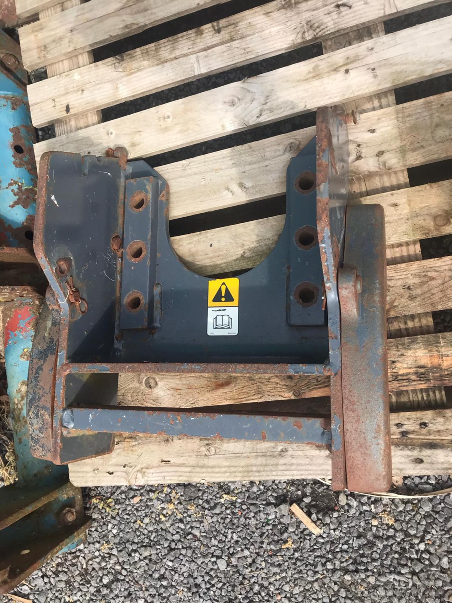 NH 8870 draw bar carrier