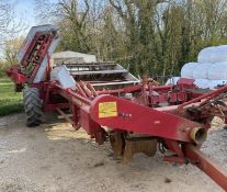 Reekie 2000M4 trailed potato harvester with clean flow