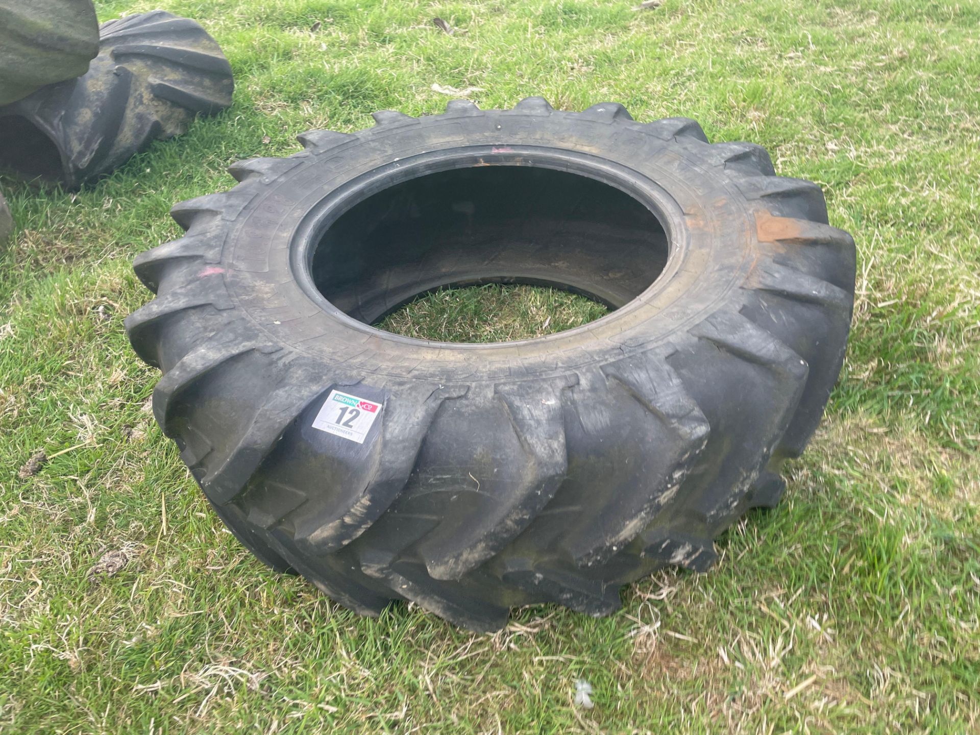 Single 16.9R28 tyre