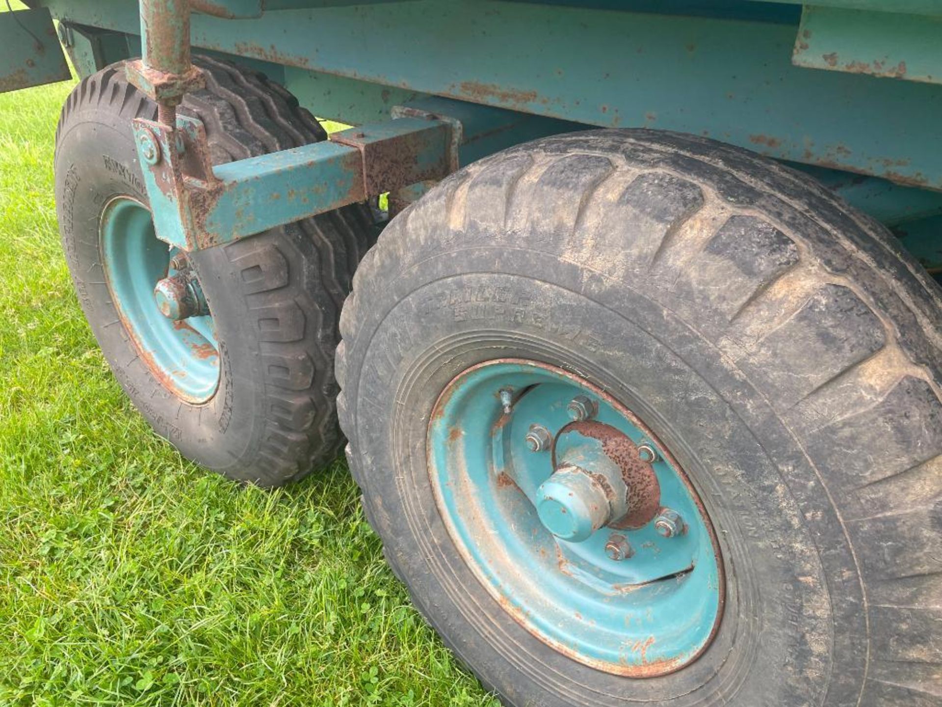 1982 Salop 10t grain trailer with auto tailgate and sprung drawbar on 12.5/80-15.3 wheels and tyres. - Image 4 of 12