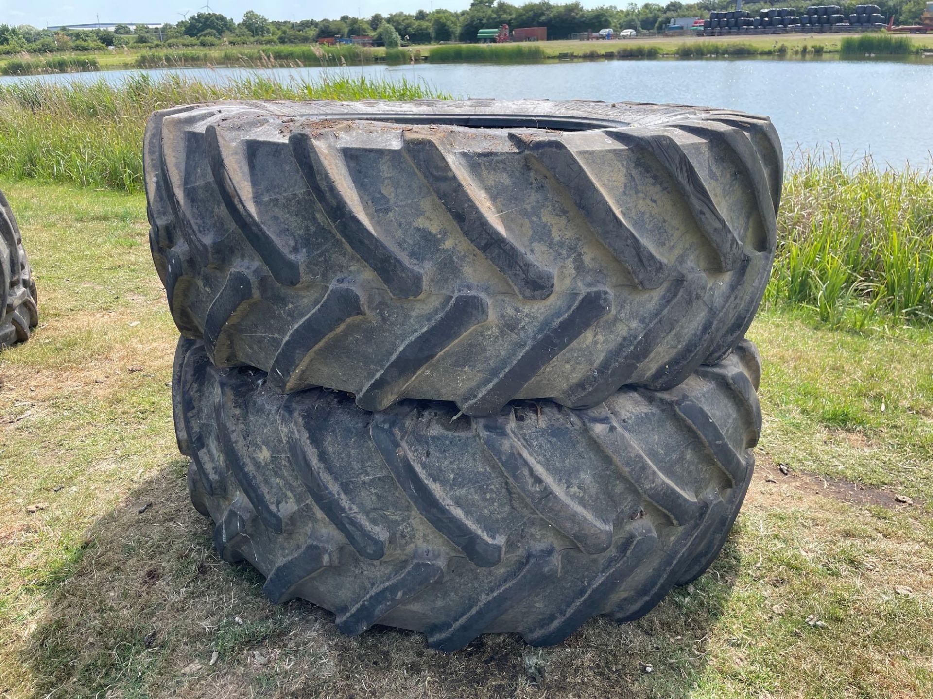 Pair 710/75R42 tyres