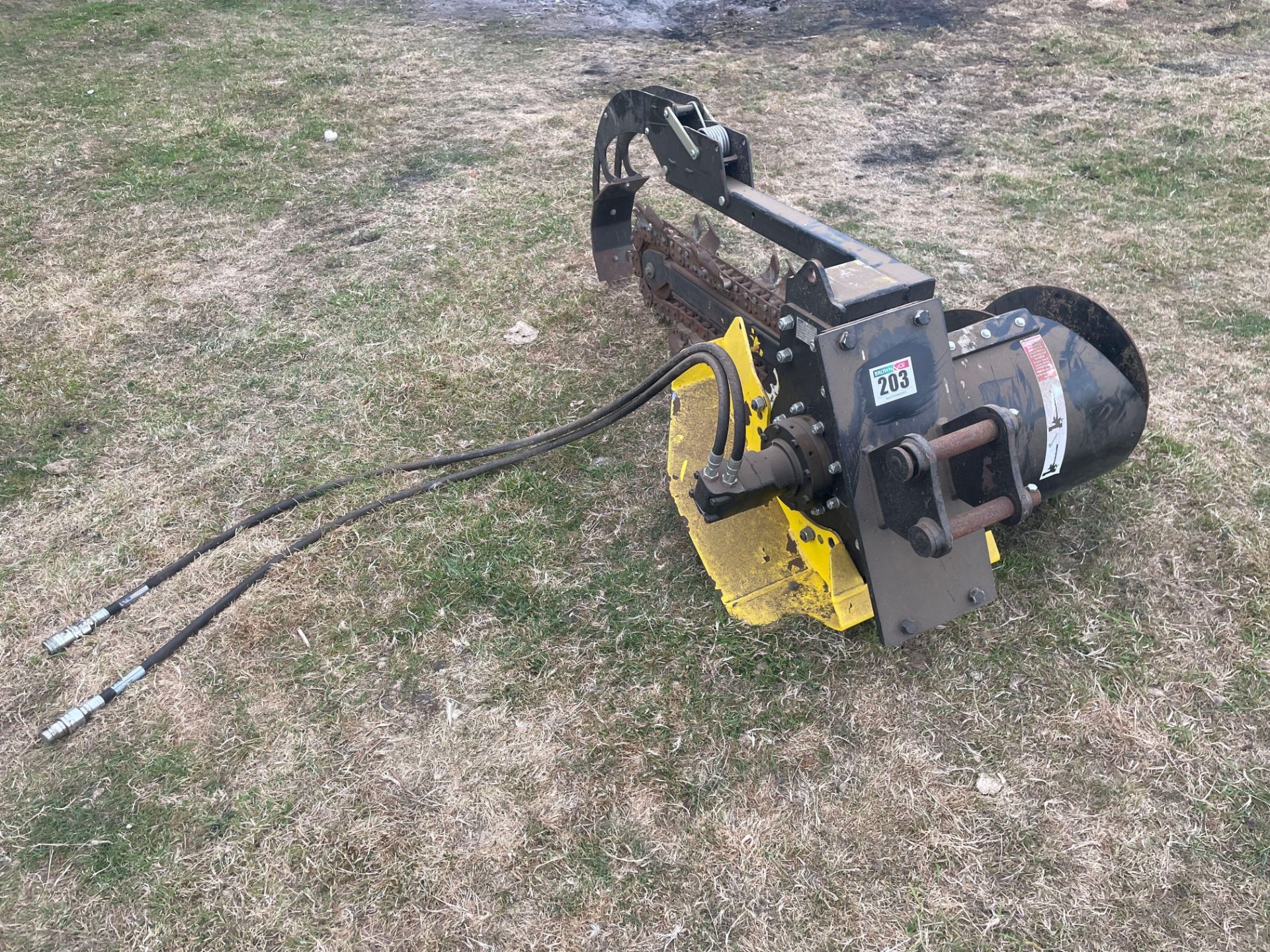 Chain trencher to fit 3t digger, hydraulic driven