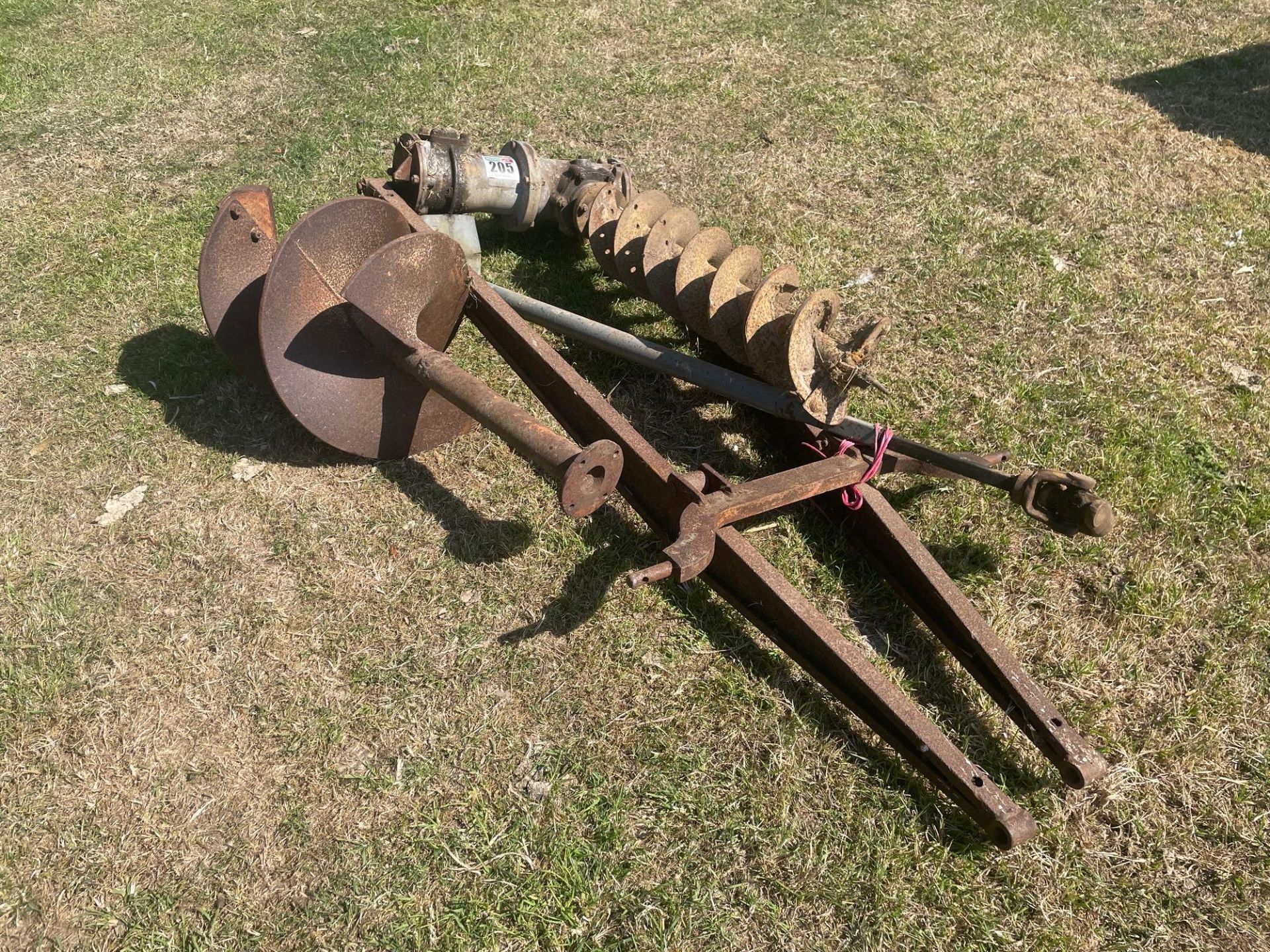 Massey Ferguson post hole borer with additional auger, linkage mounted - Image 2 of 2