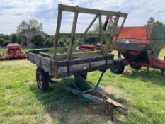 Hay cart single axle with front rave