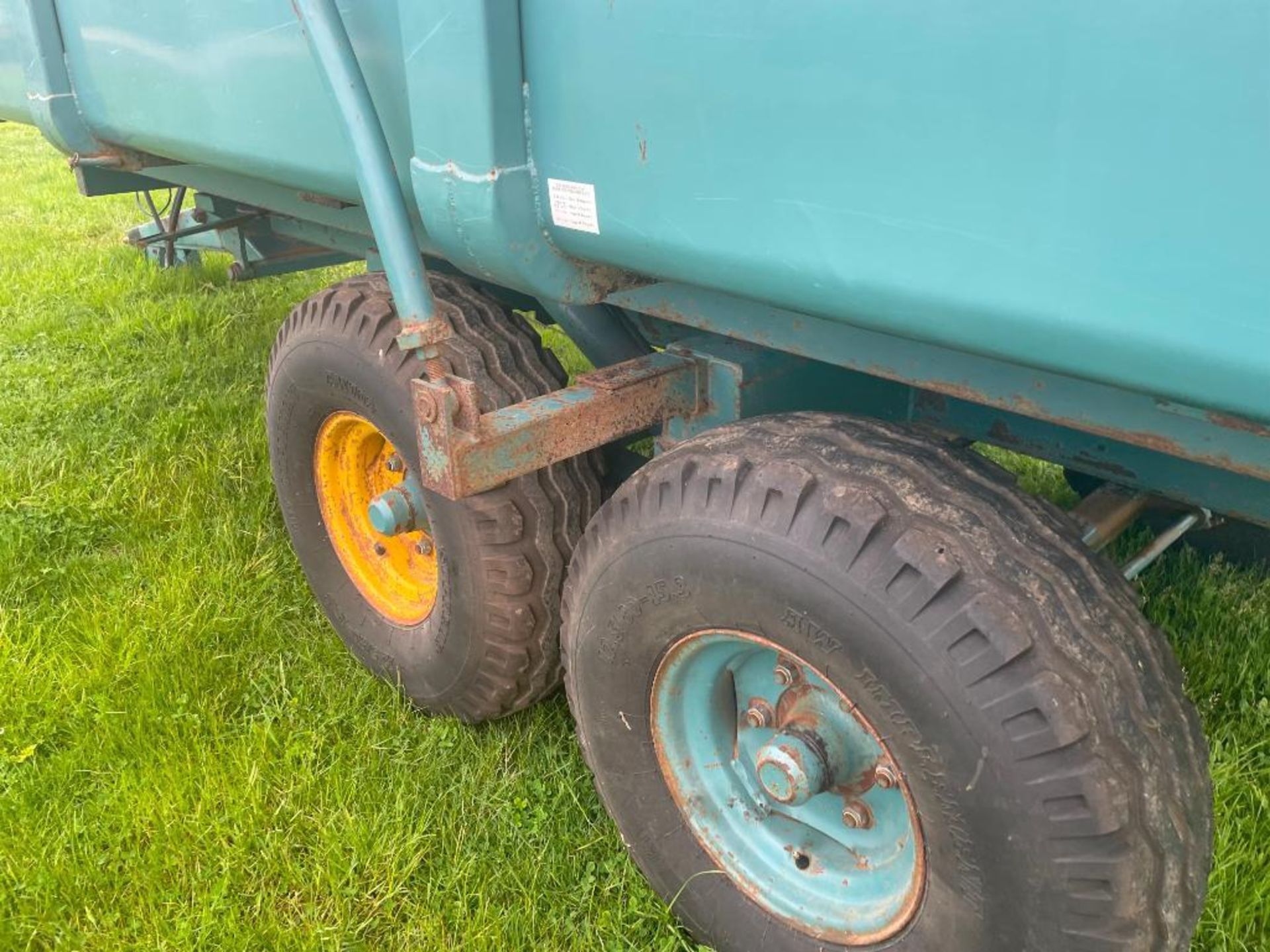1982 Salop 10t grain trailer with auto tailgate and sprung drawbar on 12.5/80-15.3 wheels and tyres. - Image 7 of 12