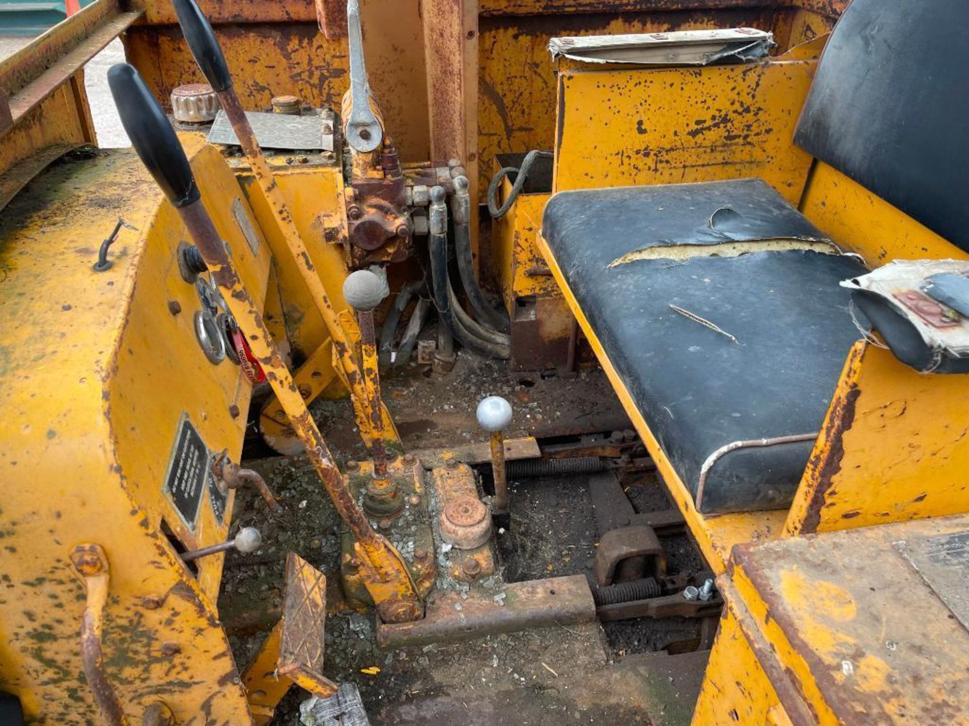 Track Marshall 55 metal tracked diesel crawler with rear linkage, drawbar, cab and front dozer blade - Image 18 of 22