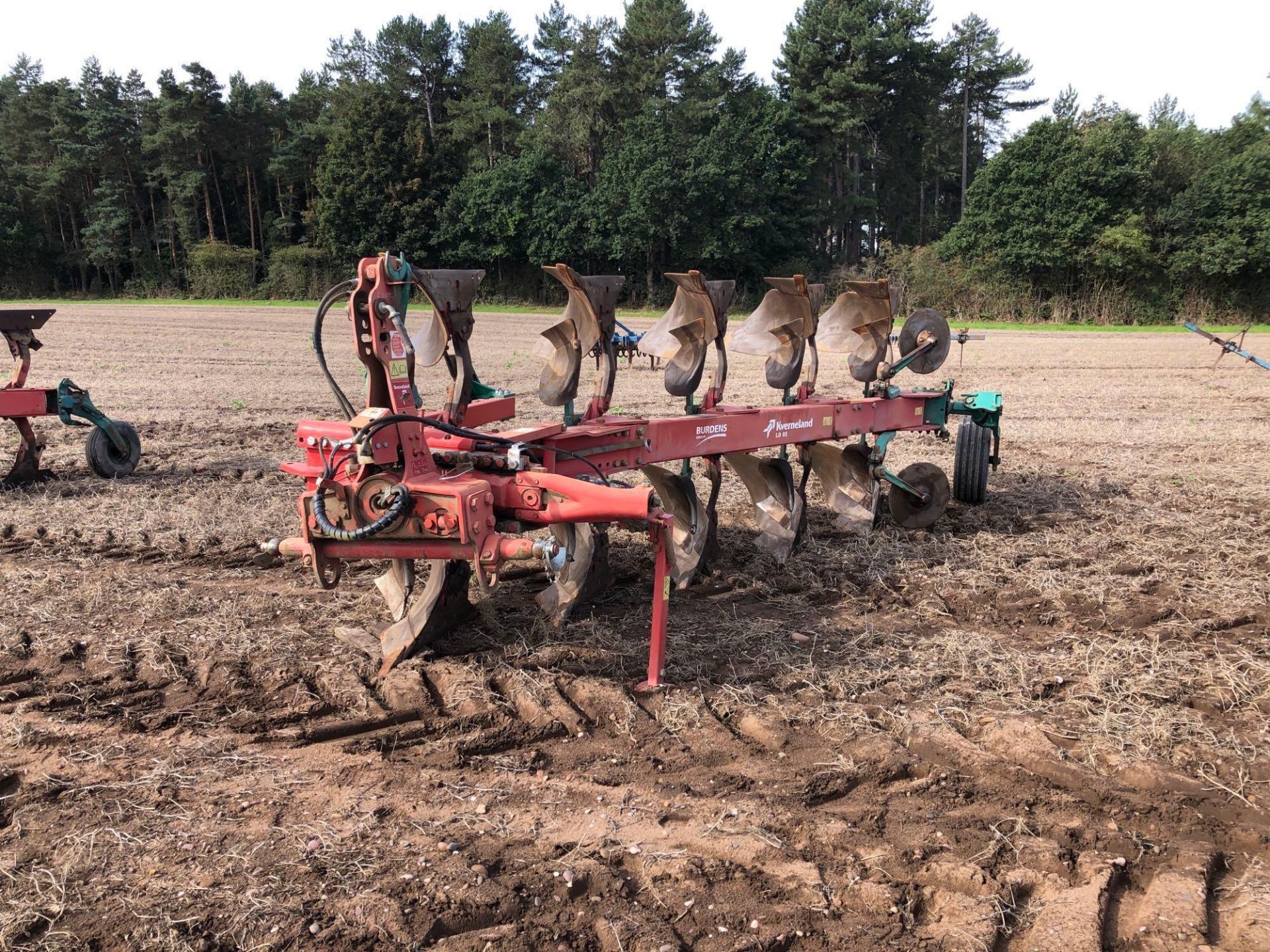 2014 Kverneland LD85 5f (4+1) reversible plough with skimmers, manual vari-width and hydraulic furro - Image 15 of 16