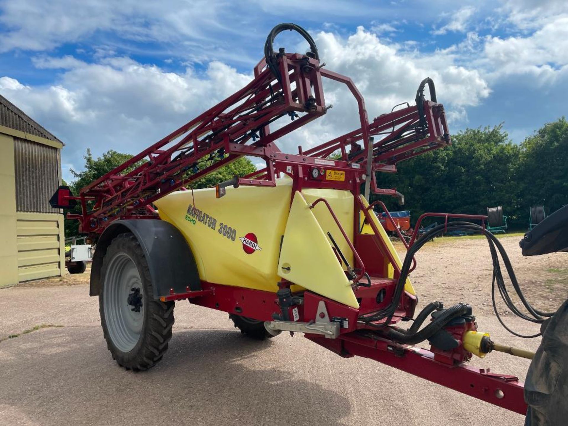 2016 Hardi Navigator 3000 Echo 3000l 20m trailed sprayer with triple nozzles on 300/95R46 wheels and - Image 12 of 23