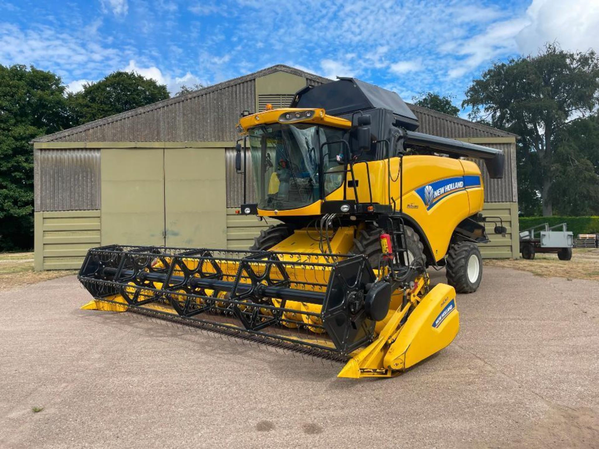 2011 New Holland CX5090 combine harvester with 20ft Varifeed header and trolley and straw chopper on - Image 17 of 33