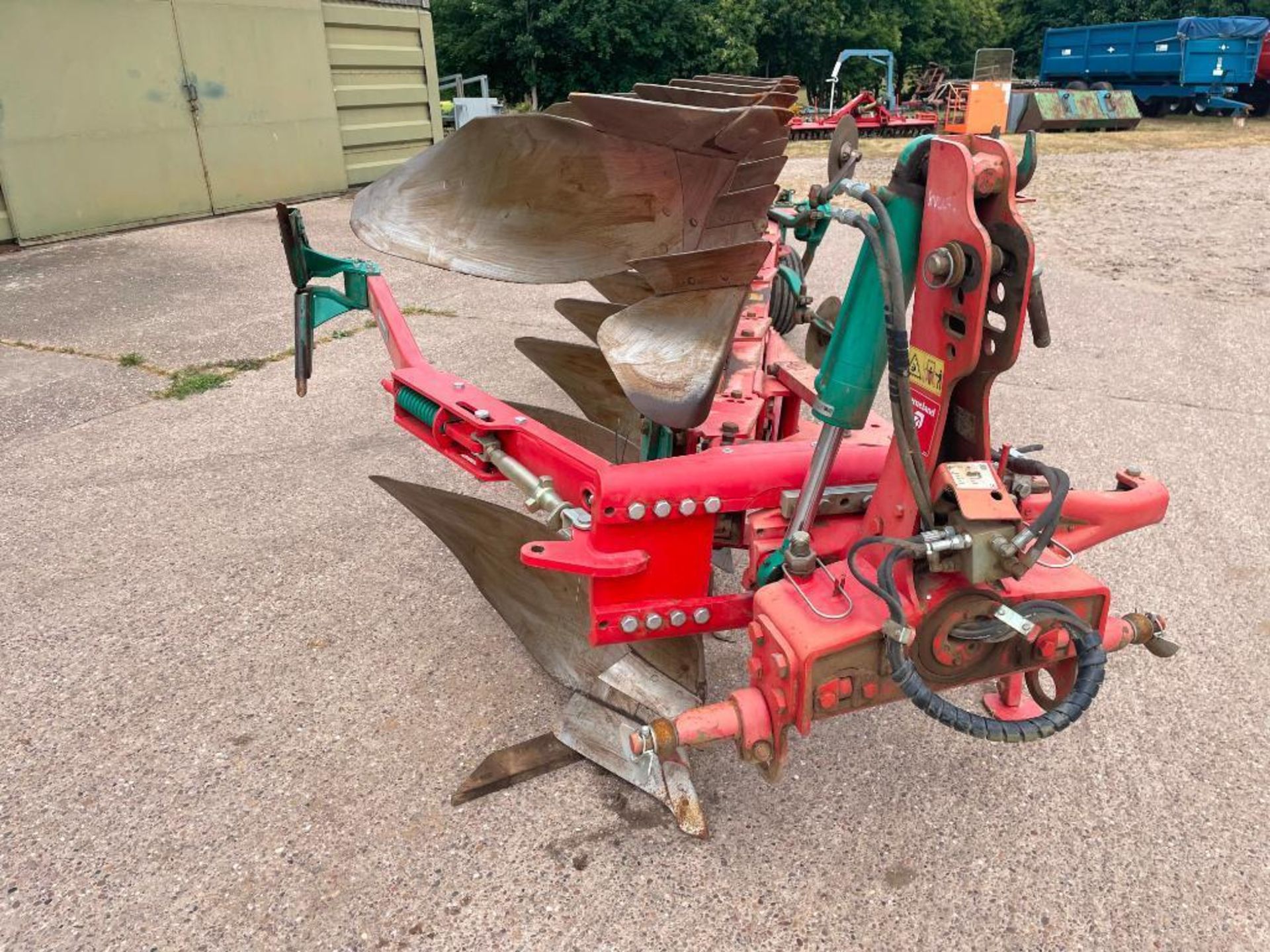 2014 Kverneland LD85 5f (4+1) reversible plough with skimmers, manual vari-width and hydraulic furro - Image 4 of 16