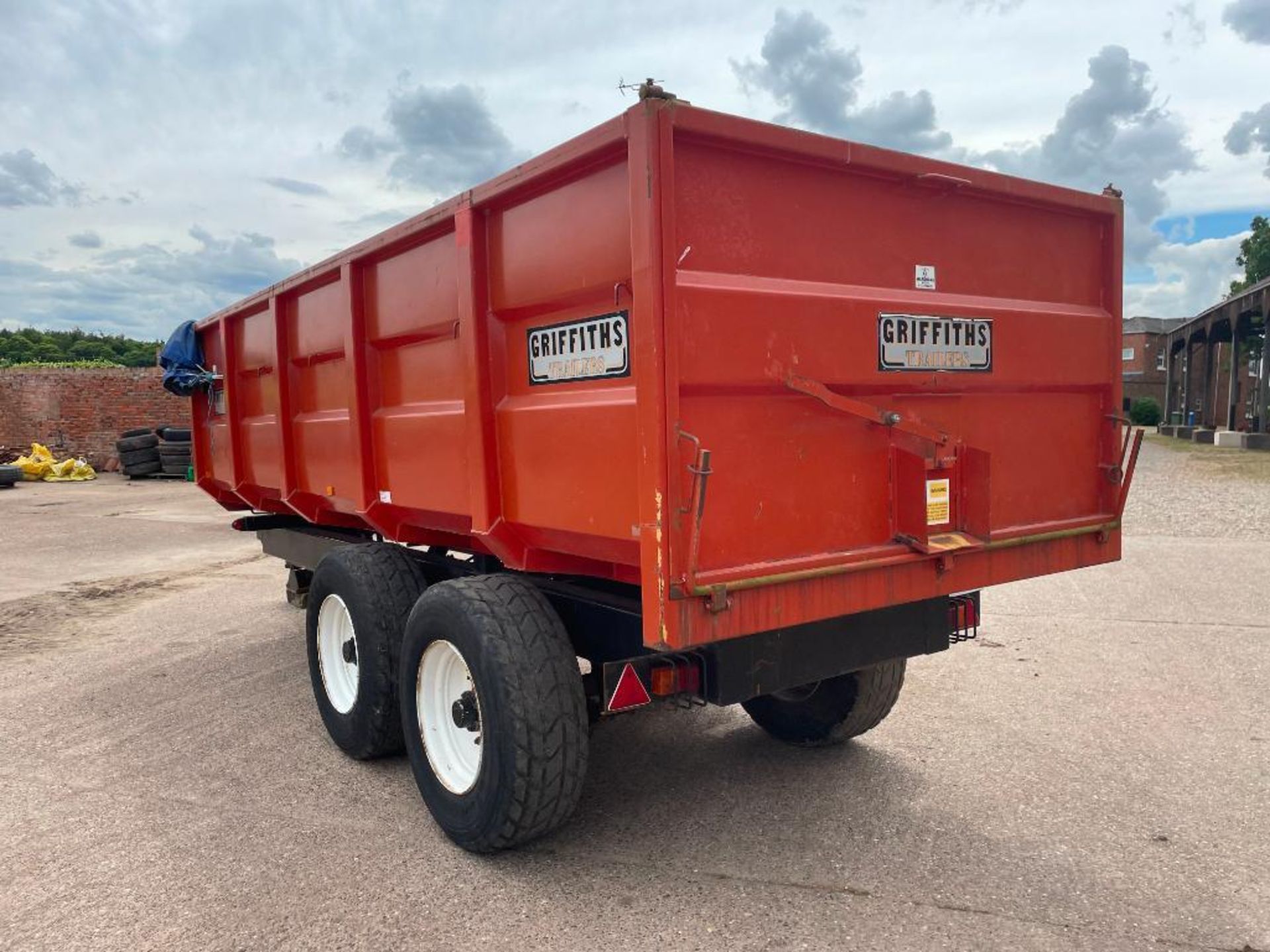 2005 Griffiths GHS120 12t twin axle grain trailer with sprung drawbar, manual tailgate and grain chu - Image 10 of 17