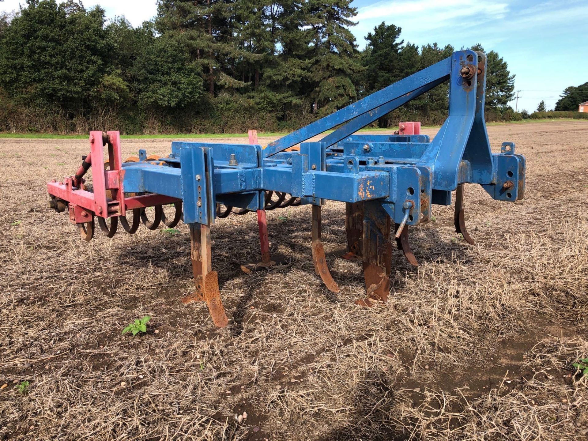 Heavy duty 2.5m cultivator with 3 subsoiler legs, 4 fixed tines and rear spiral roller - Image 7 of 10