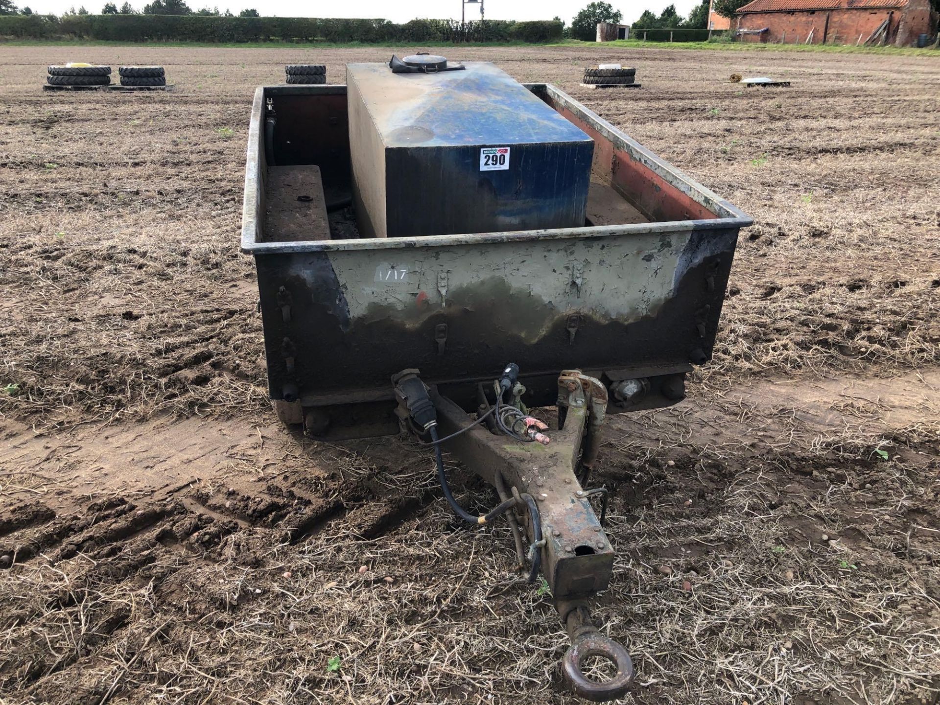 Army Sanky single axle trailer with 400l diesel tank and manual pump on 6.50-16 wheels and tyres - Image 2 of 4