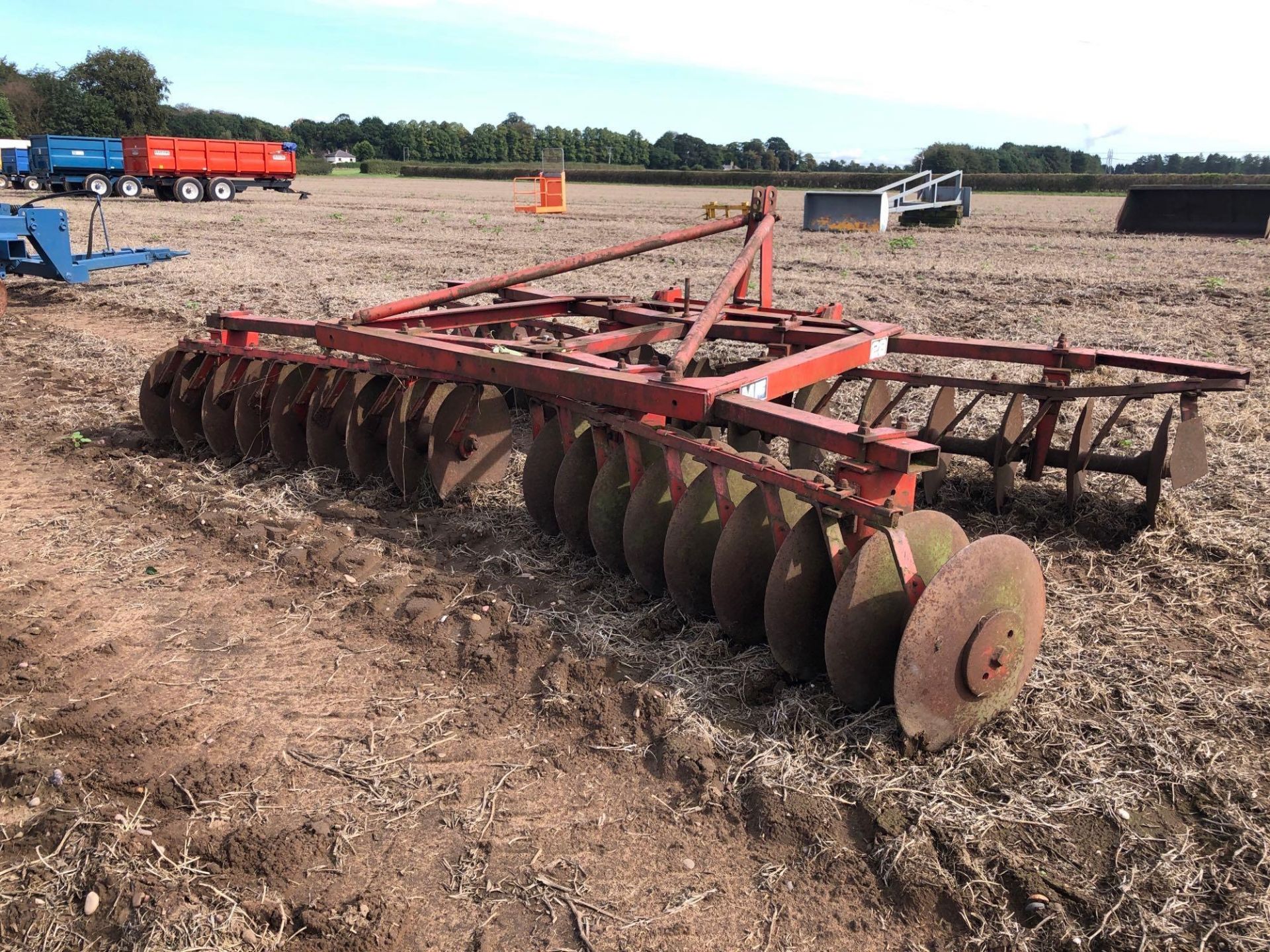 Massey Ferguson 28 3.6m discs, linkage mounted. Serial No: 8869/83 - Image 5 of 7