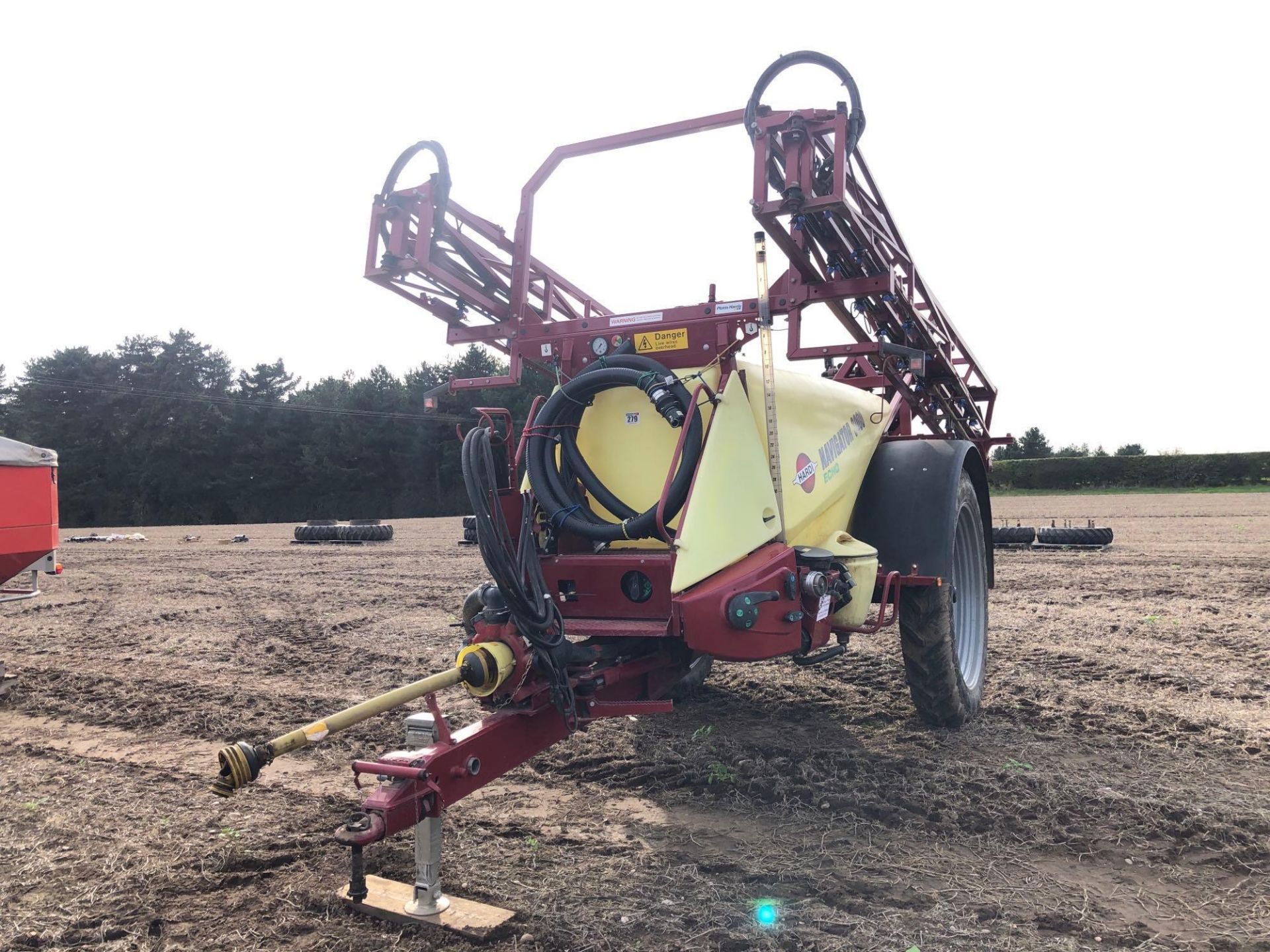 2016 Hardi Navigator 3000 Echo 3000l 20m trailed sprayer with triple nozzles on 300/95R46 wheels and