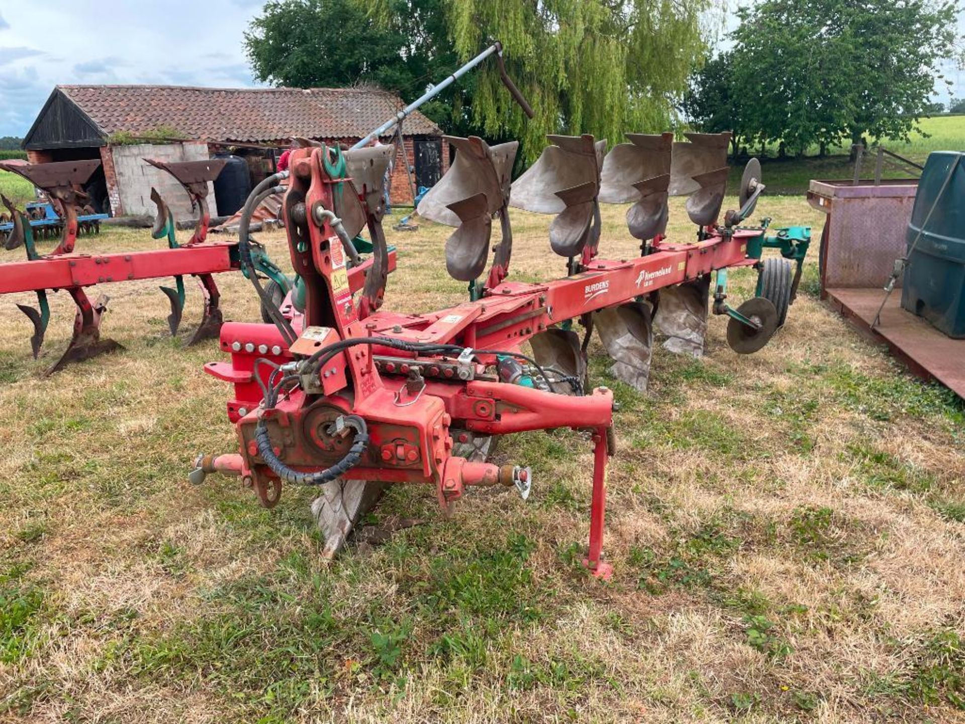 2014 Kverneland LD85 5f (4+1) reversible plough with skimmers, manual vari-width and hydraulic furro - Image 9 of 16