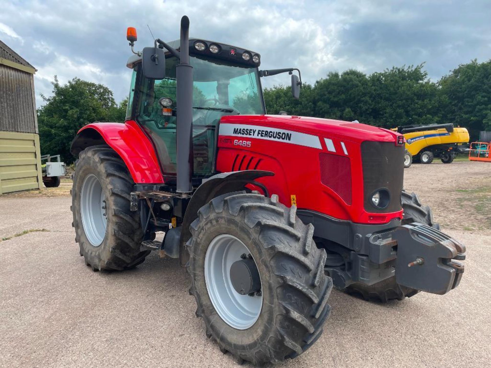 2011 Massey Ferguson 6485 Dyna-6 50kph 4wd tractor with 4 manual spools cab and front suspension and - Image 11 of 26